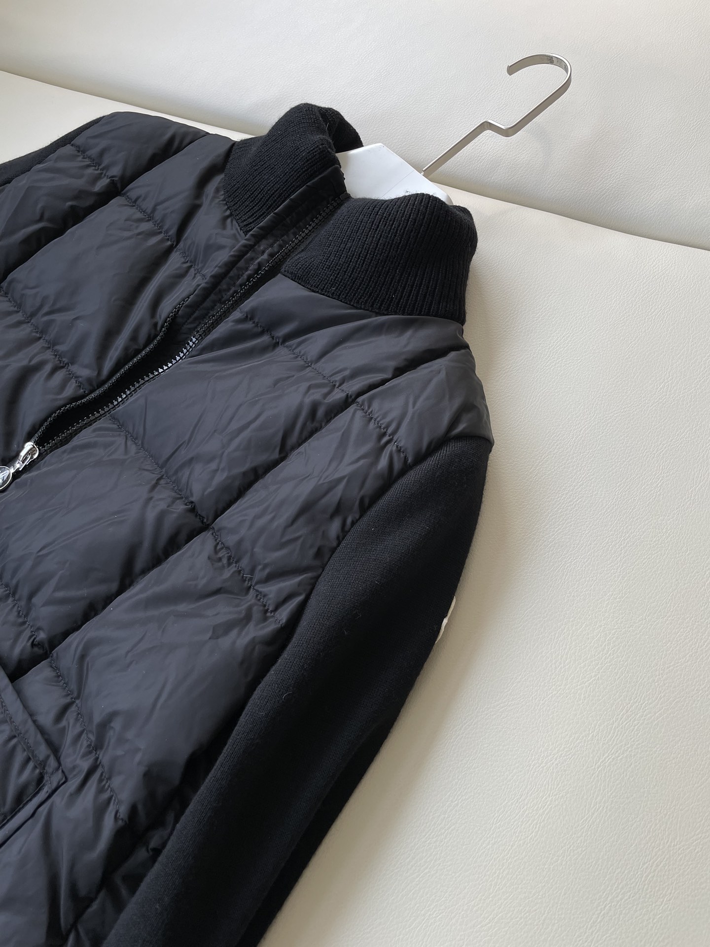 Warm, Lightweight Female Suit with Kangaroo Pouch and Dust-Proof Bag - 图片 2