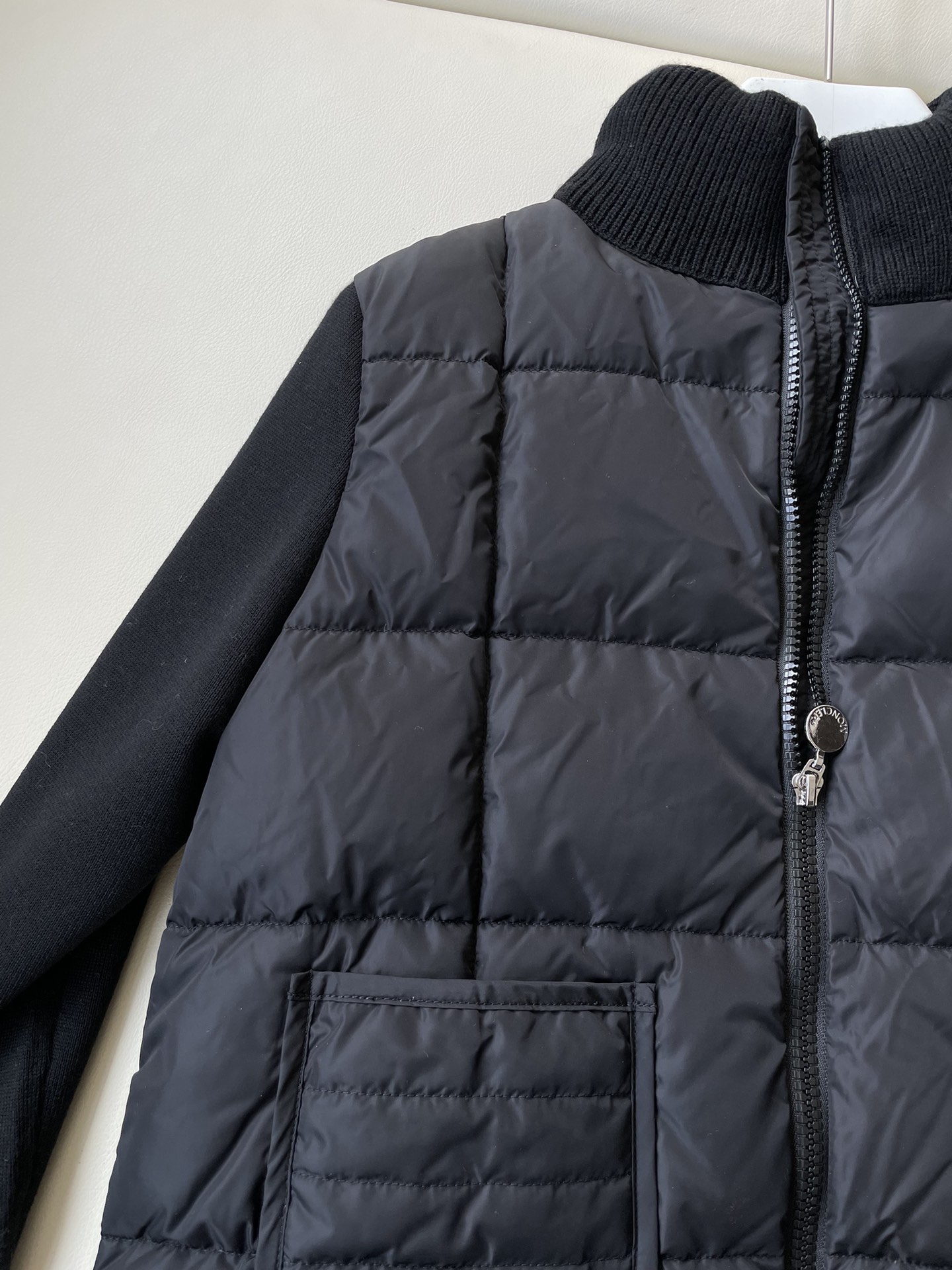 Warm, Lightweight Female Suit with Kangaroo Pouch and Dust-Proof Bag - 图片 3