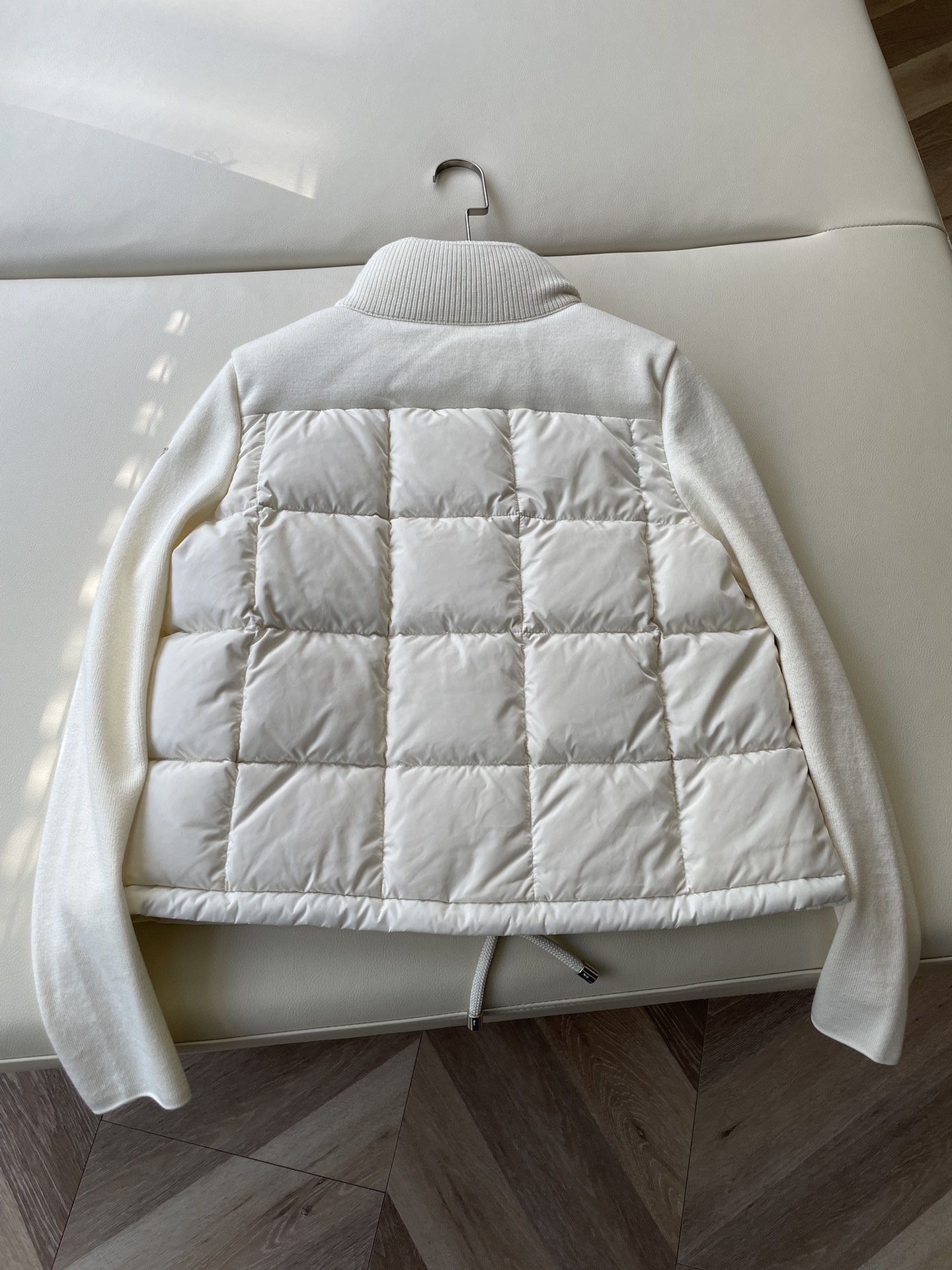“Versatile Female Suit with Dust-Proof Bag and Knitted Collar for Winter Protection” - 图片 8