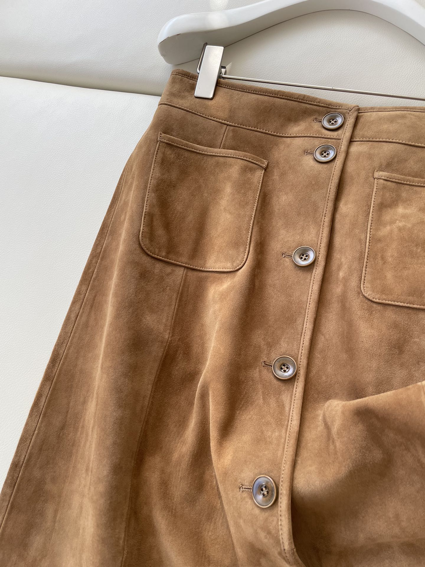 Natural Leather Dress: Unique Charm and Maintenance Tips - 图片 3