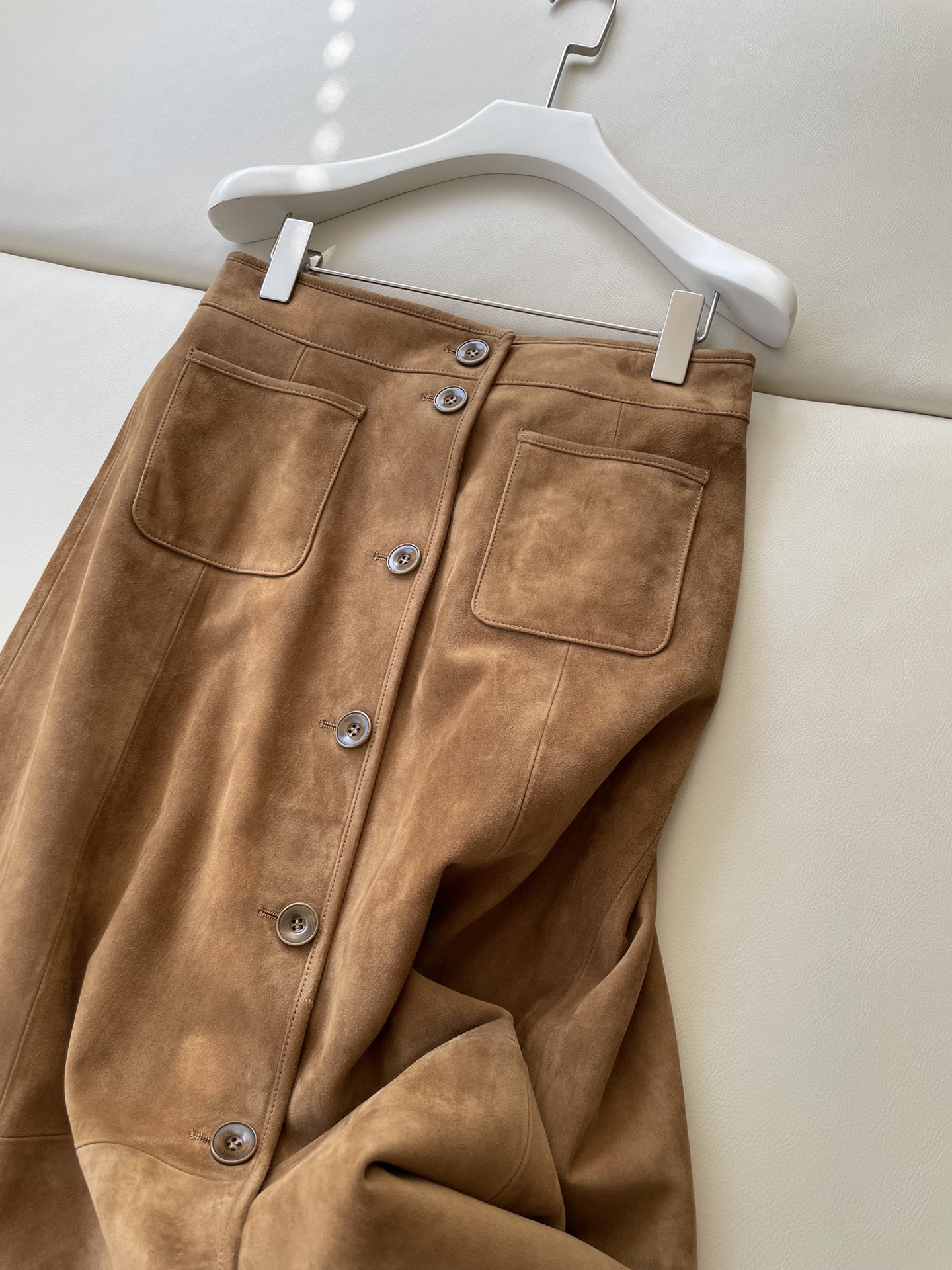 Natural Leather Dress: Unique Charm and Maintenance Tips - 图片 2