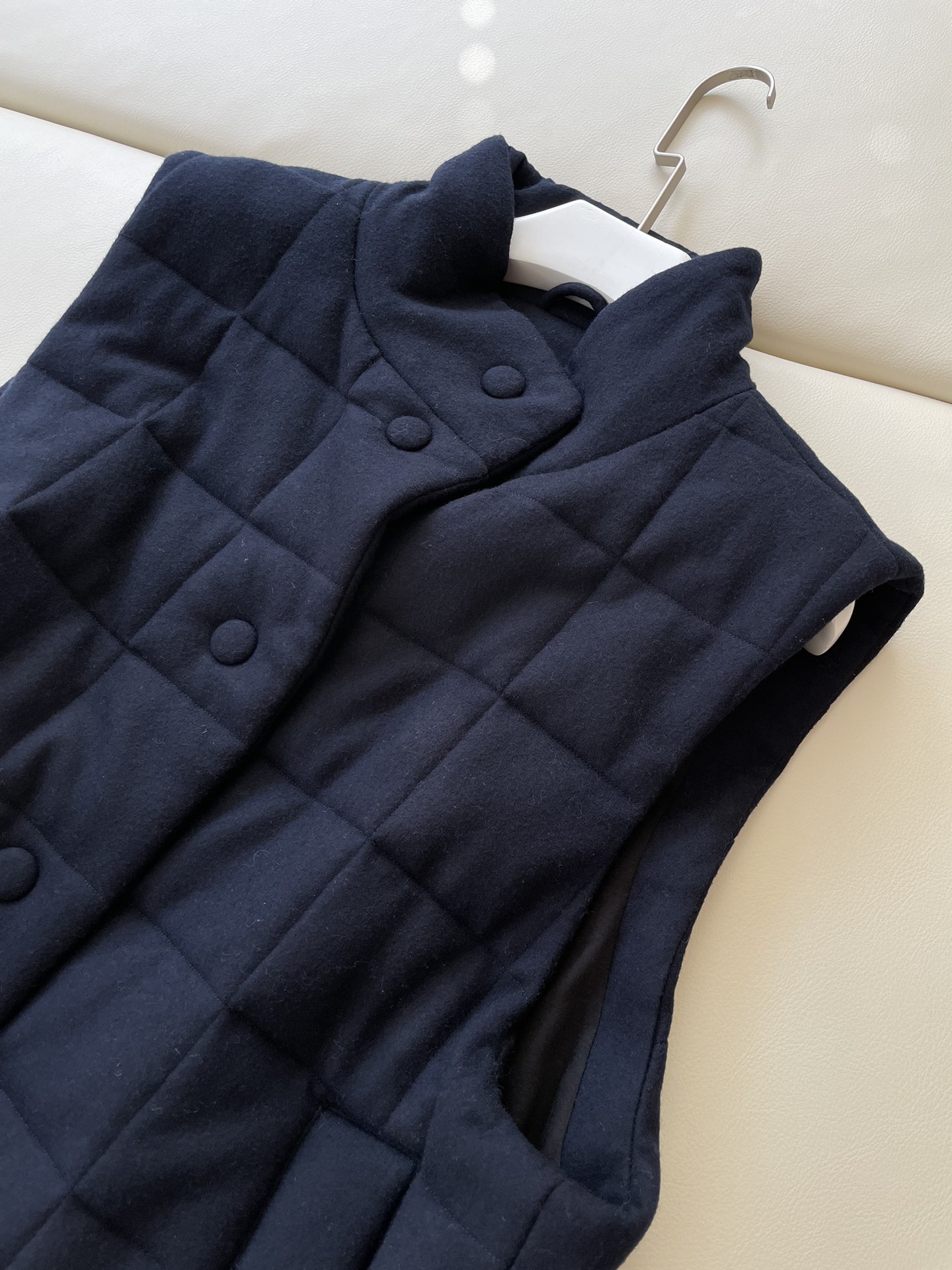 High-Quality Female Horse Armor Vest with Camel Velvet Filler for Comfort and Temperature Regulation - 图片 2