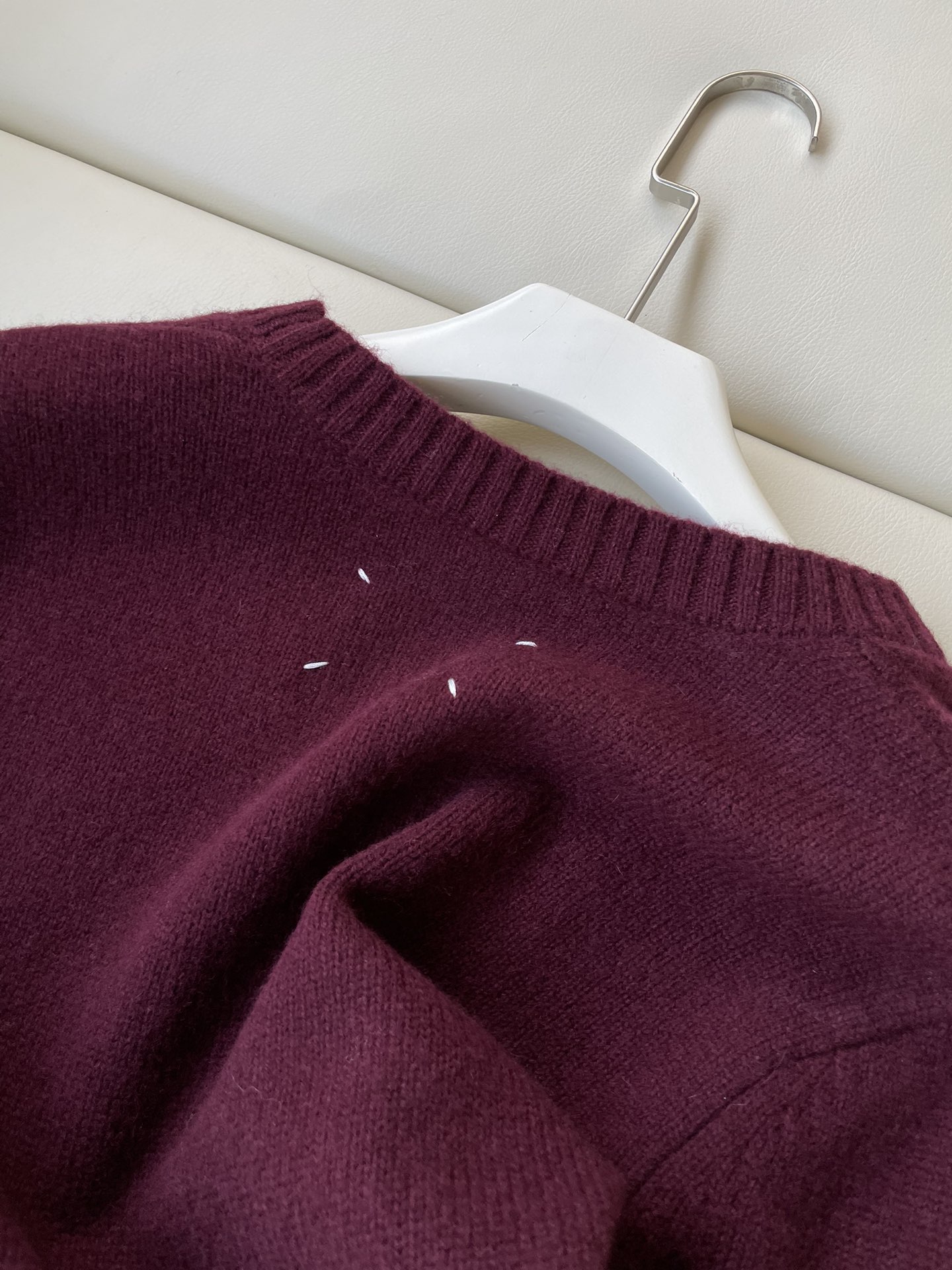 High Quality Women’s MM6 MASONMARGIELA Red Shirts with Australian Lamb Wool - 图片 7