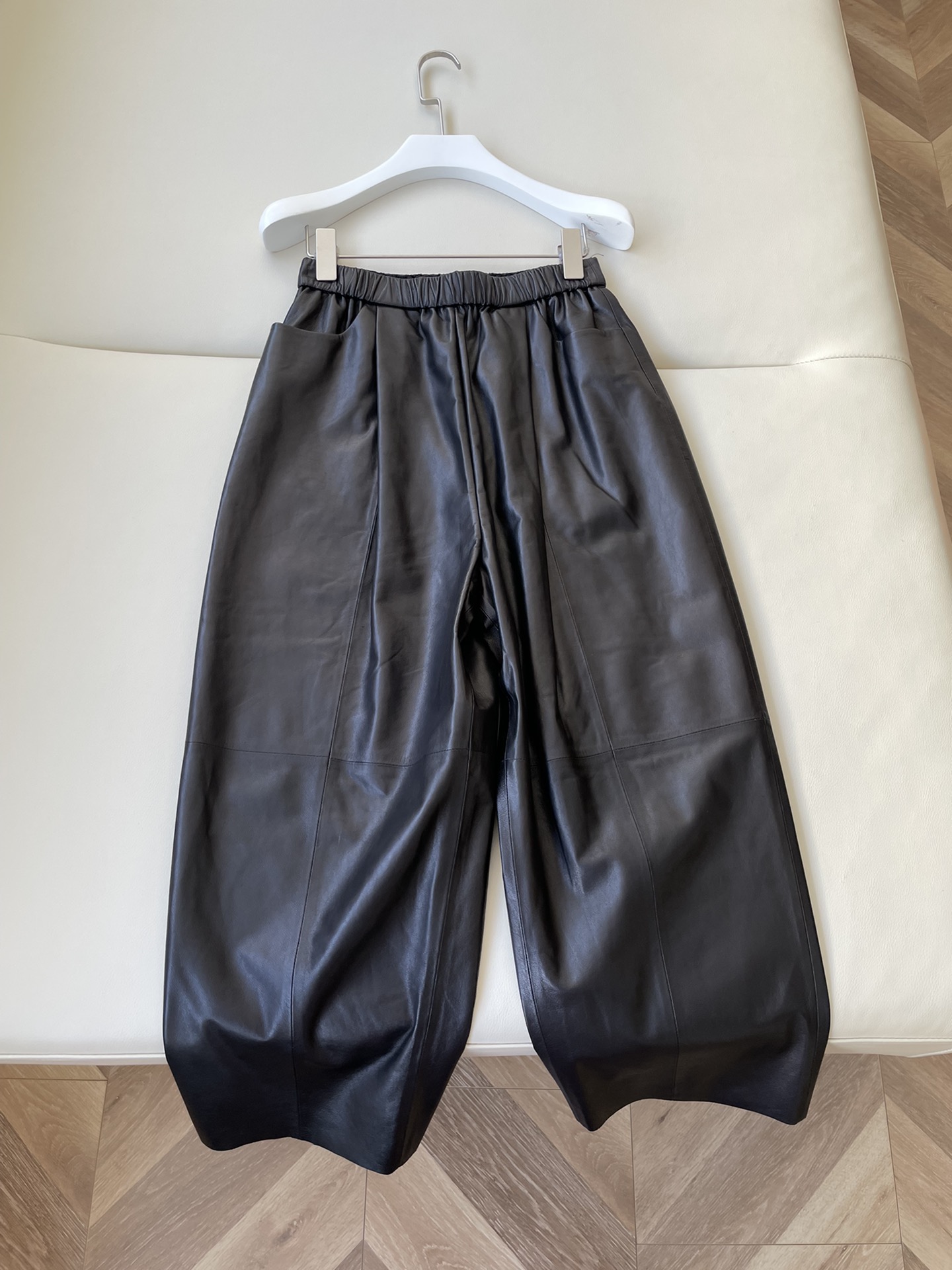 B C Lambskin Leather Tapered Pants – Elegant Design, Comfortable Fit