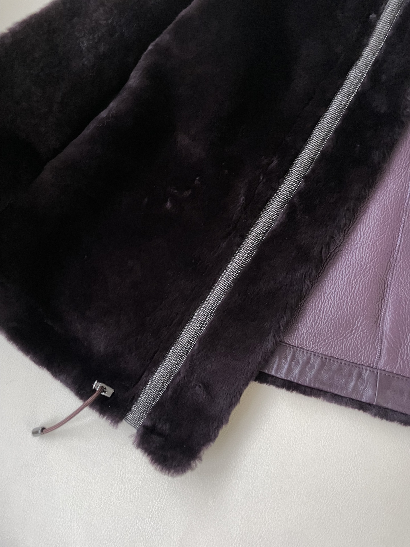 P8717 Wool Dust-Proof Bag with Cleavage Detail, Violet Color, and Imported Fur. - 图片 6