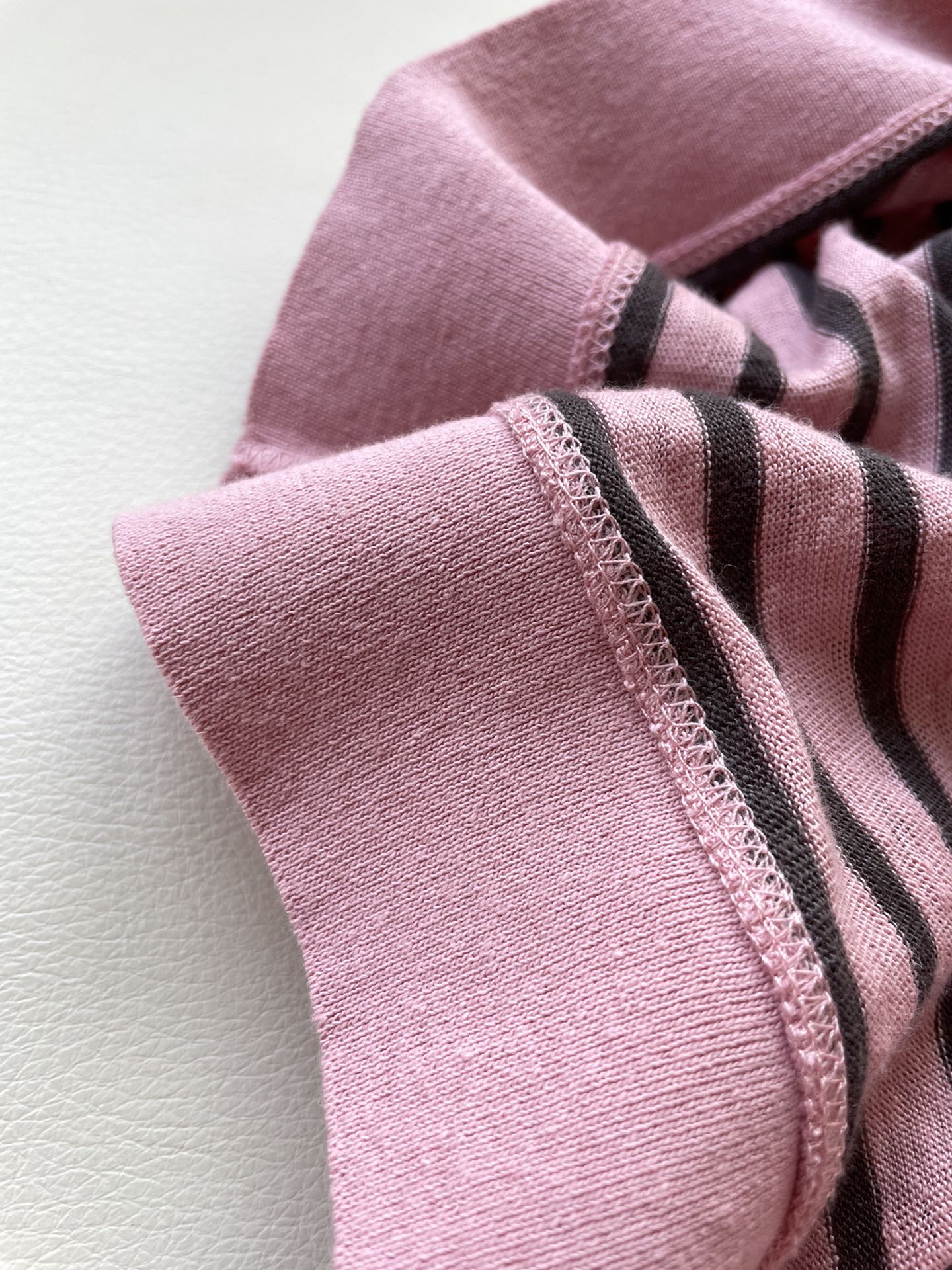 “Versatile Female Suit: King’s Pink Stripe Cufftee with Fresh Linen Comfort” - 图片 6