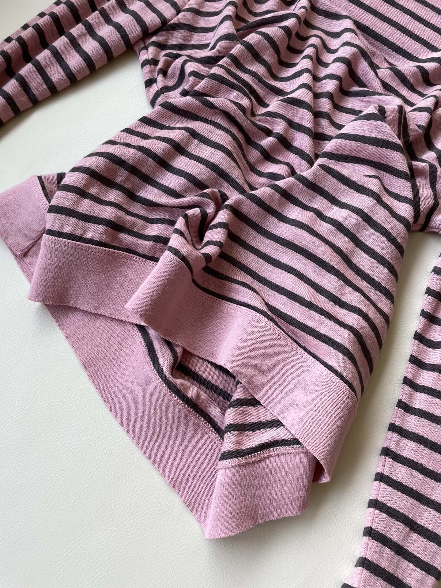 “Versatile Female Suit: King’s Pink Stripe Cufftee with Fresh Linen Comfort” - 图片 4