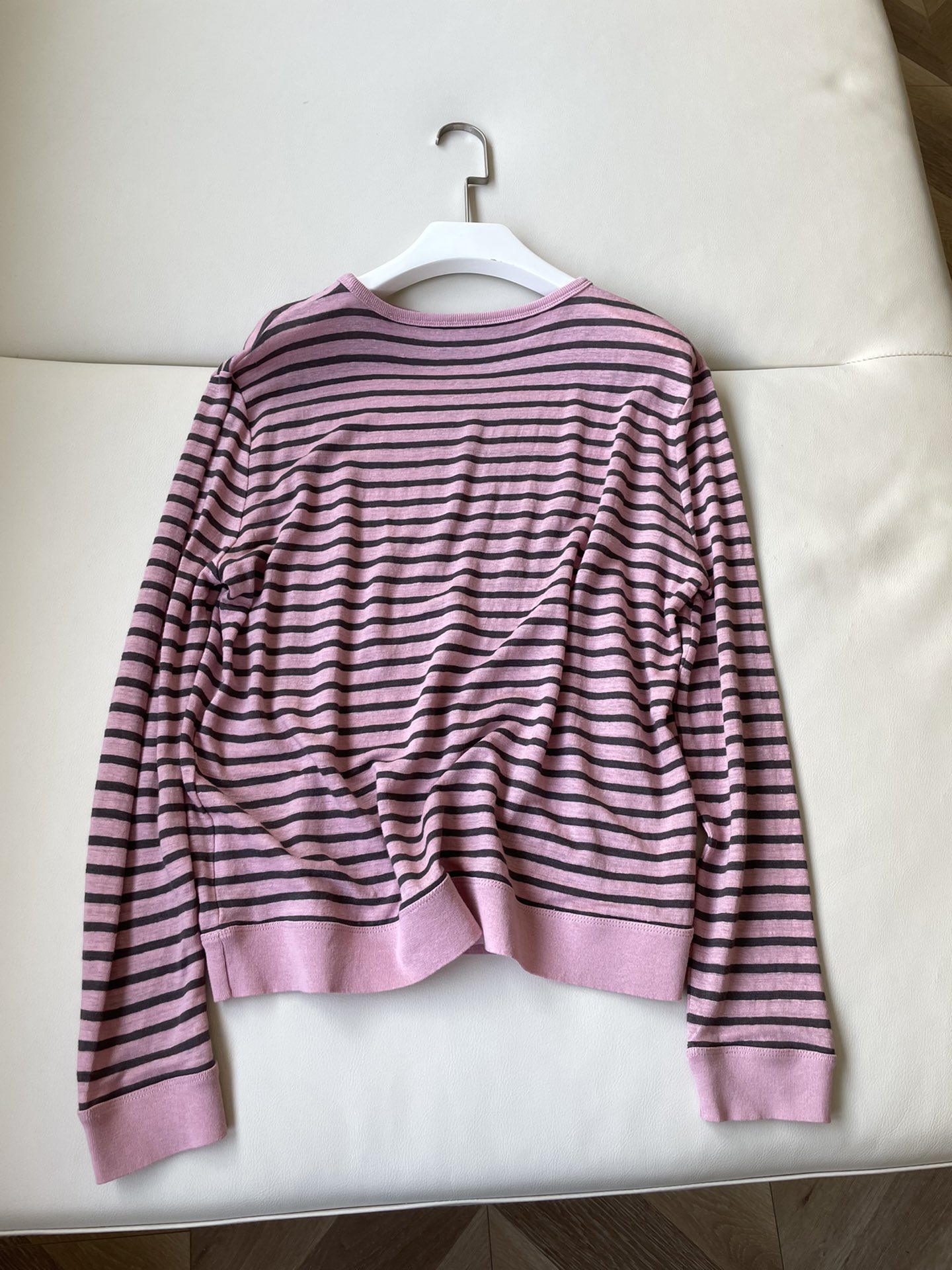 “Versatile Female Suit: King’s Pink Stripe Cufftee with Fresh Linen Comfort” - 图片 8