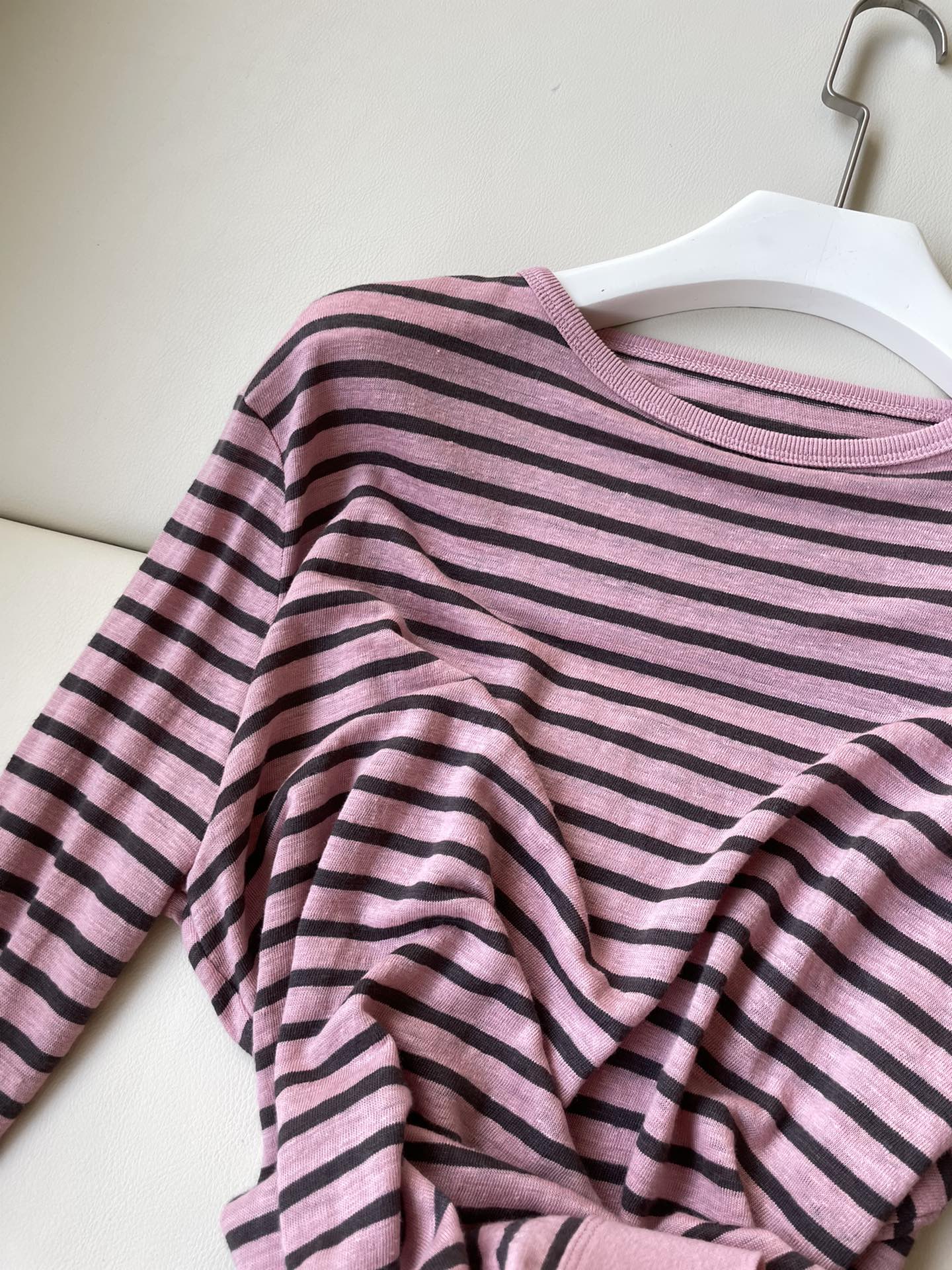 “Versatile Female Suit: King’s Pink Stripe Cufftee with Fresh Linen Comfort” - 图片 3