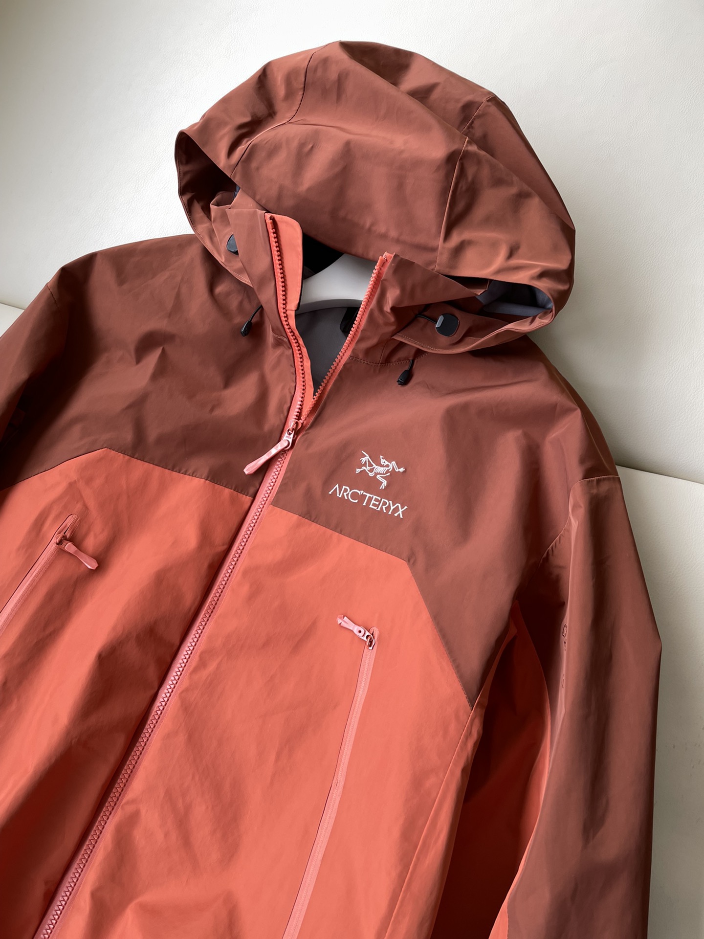 Arc’teryx BetaAR Jacket: High-Performance, Year-Round Mountain Riding Essential - 图片 2