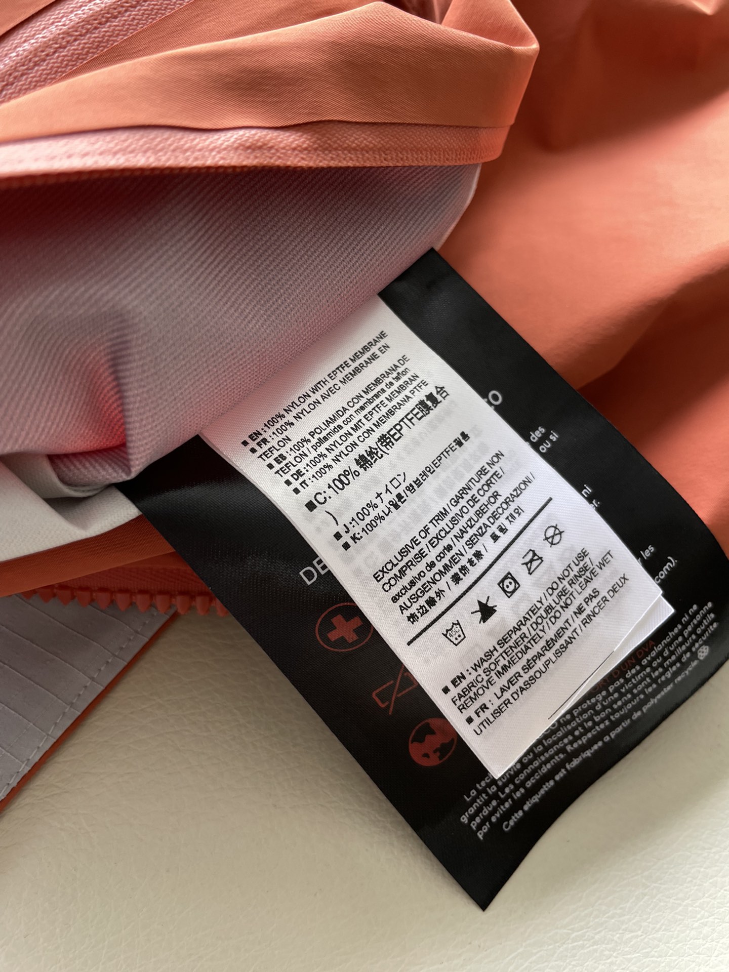 Arc’teryx BetaAR Jacket: High-Performance, Year-Round Mountain Riding Essential - 图片 6