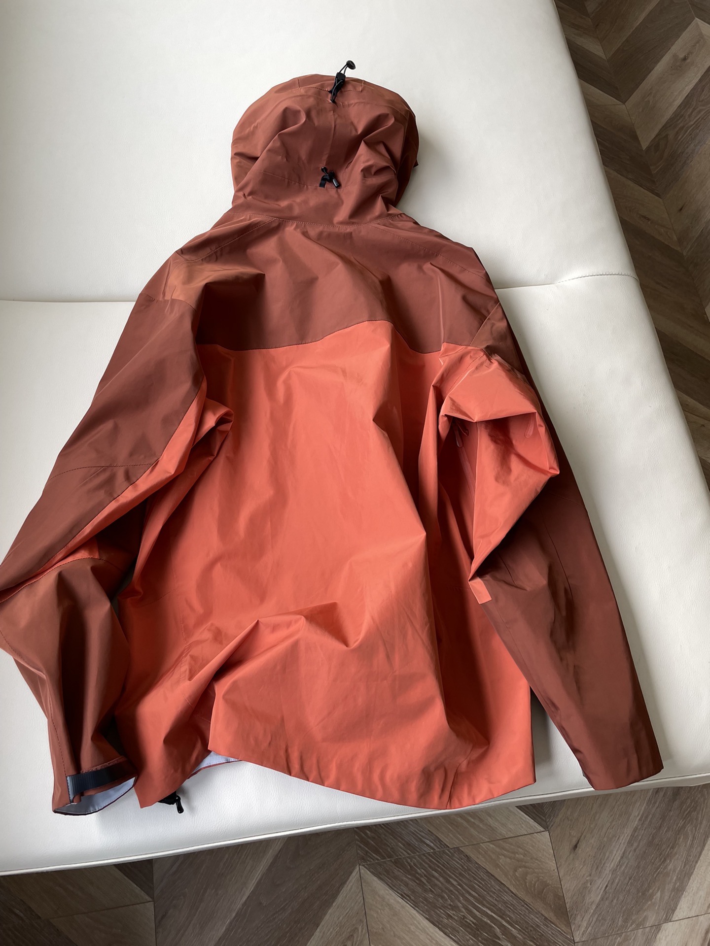 Arc’teryx BetaAR Jacket: High-Performance, Year-Round Mountain Riding Essential - 图片 8