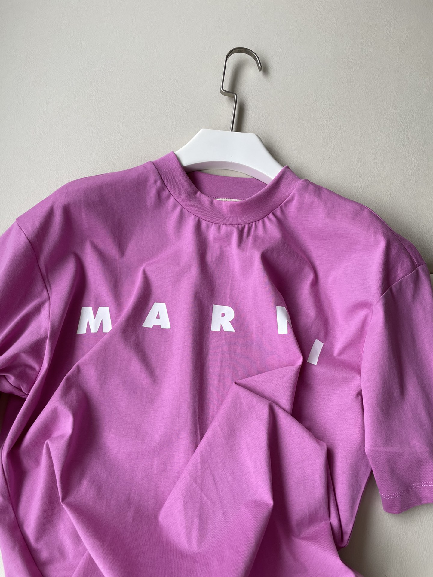 Marni’s Classic T-Shirt in One-Size-Fits-All Package with Turkish Cotton (20 words) - 图片 2