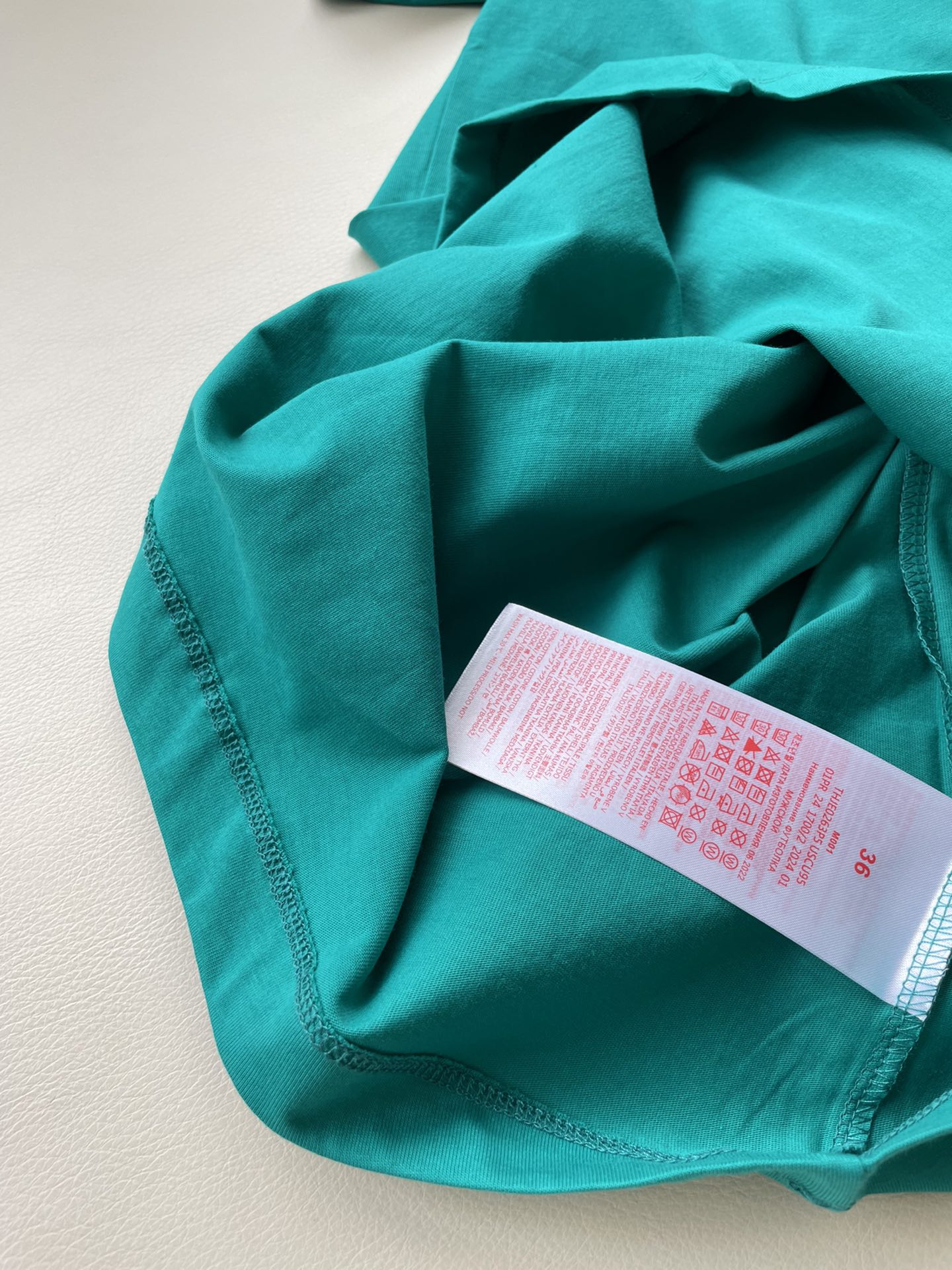 Marni’s Classic Contoured T-Shirt in Peacock Green with Turkish Cotton, One-Size-Fits-All. - 图片 7