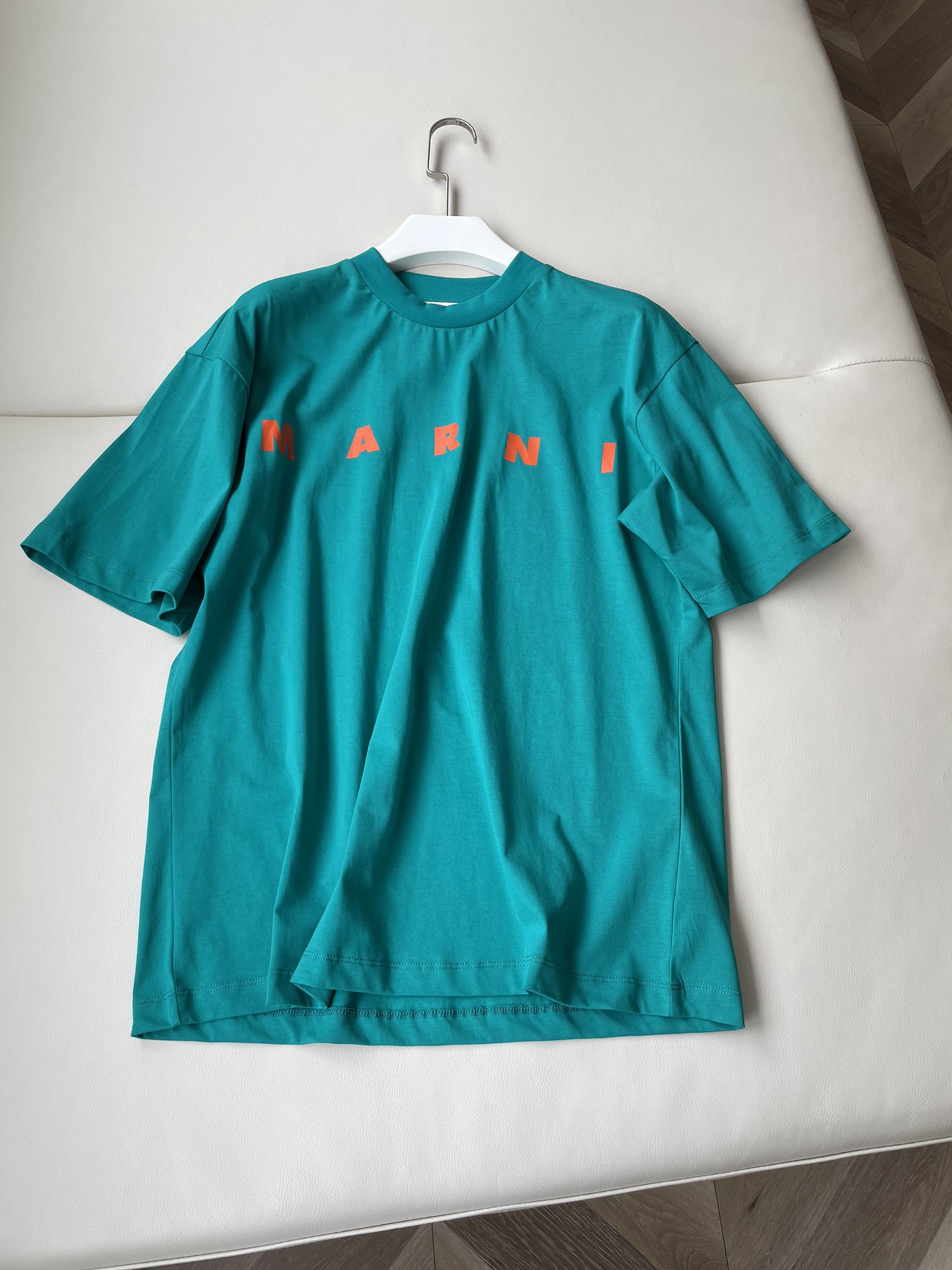 Marni’s Classic Contoured T-Shirt in Peacock Green with Turkish Cotton, One-Size-Fits-All. - 图片 1