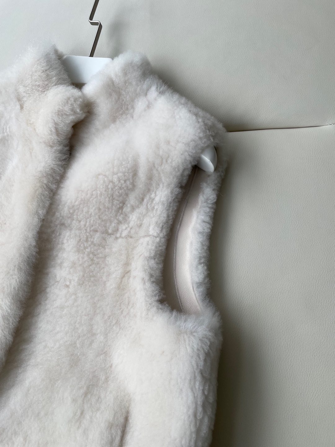 Luxury LP-Grade Lagun Fur Vest: Italian Lamb Species, Soft Leather, Warm and Stylish - 图片 5