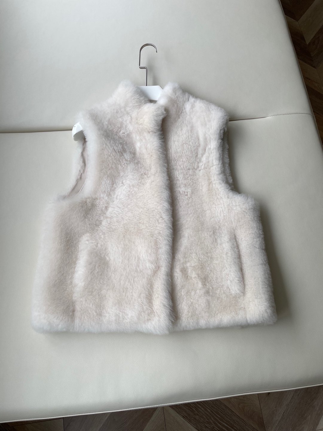Luxury LP-Grade Lagun Fur Vest: Italian Lamb Species, Soft Leather, Warm and Stylish
