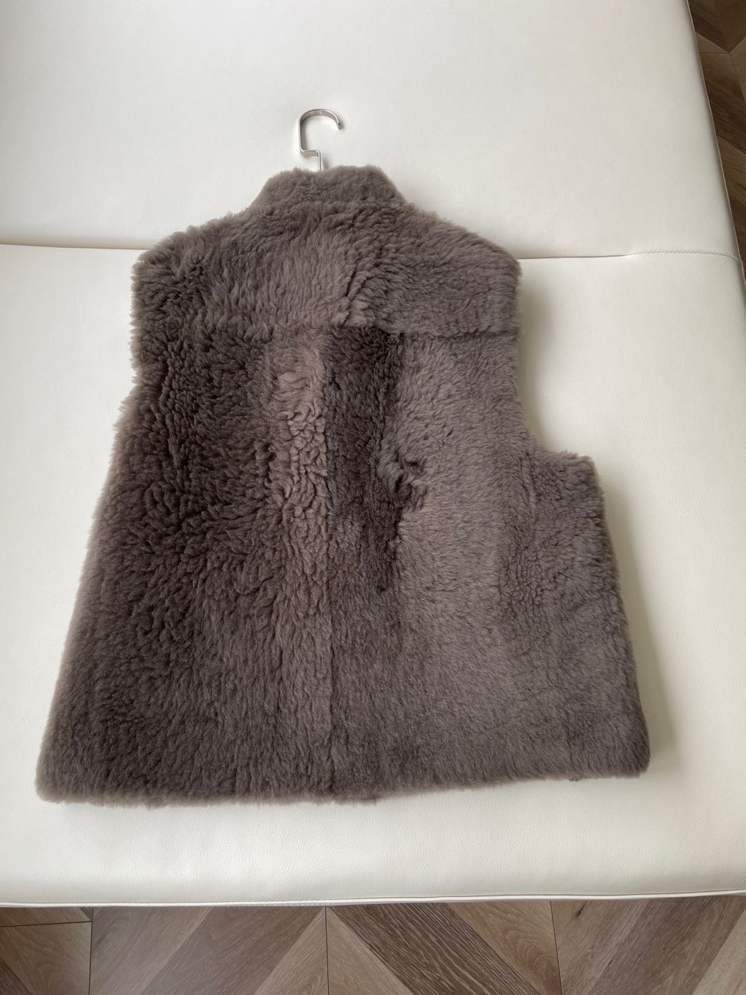 Luxury LP-Grade Lagun Fur Vest: Italian Lamb Species, Warm and Stylish - 图片 7