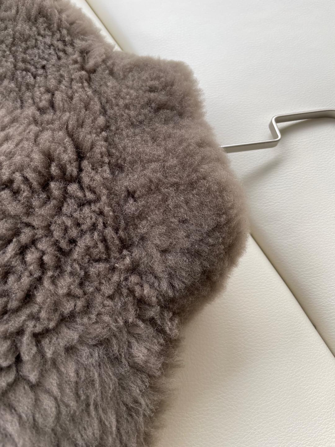 Luxury LP-Grade Lagun Fur Vest: Italian Lamb Species, Warm and Stylish - 图片 8