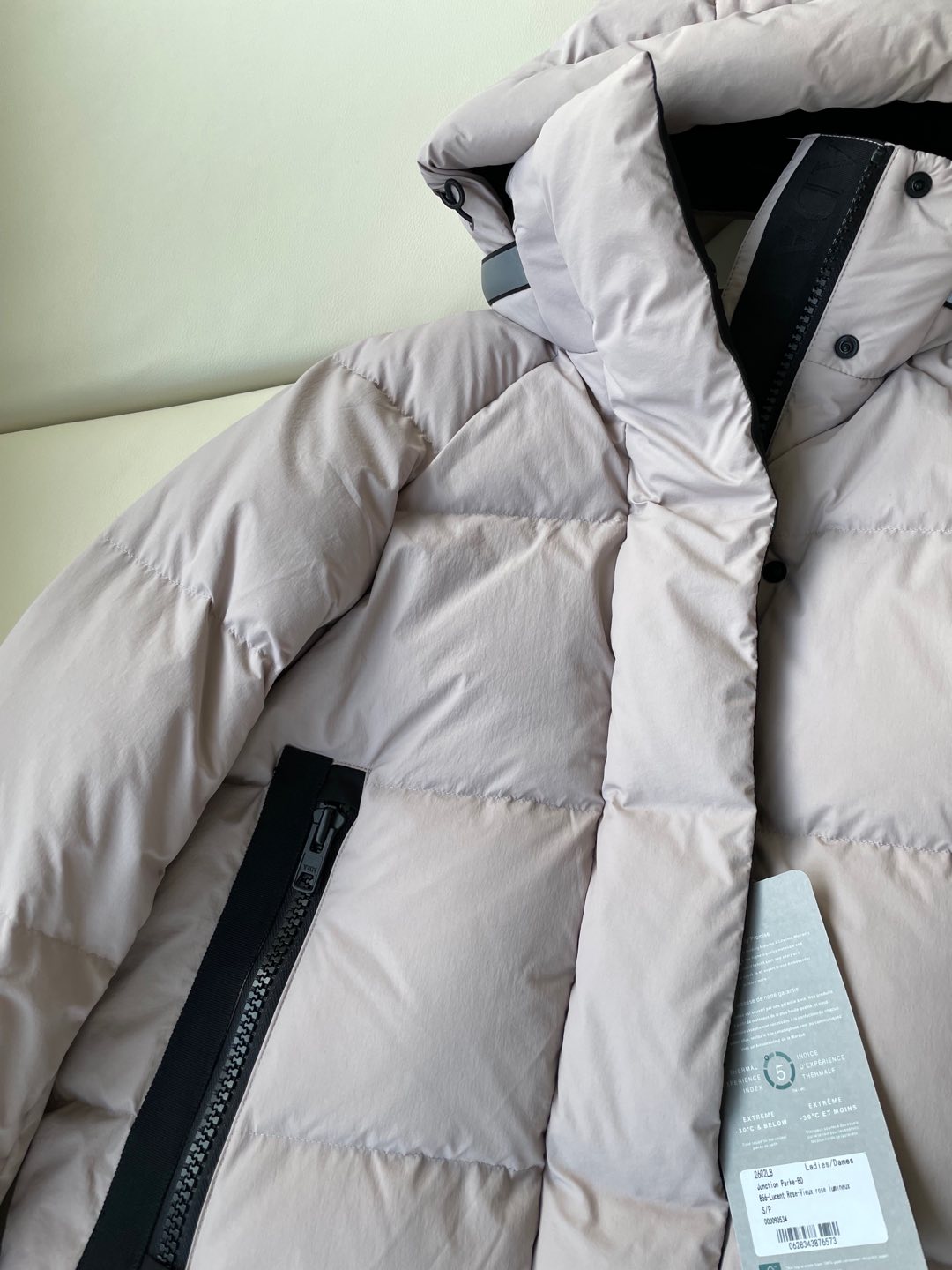 Velvet Outdoor Suit with Durable Fabric and Reflective Features - 图片 3