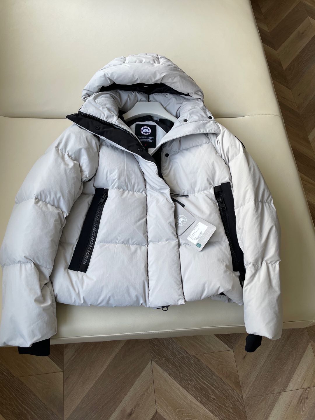 Velvet Women’s Outdoor Suit with Durable Fabric and Reflective Features