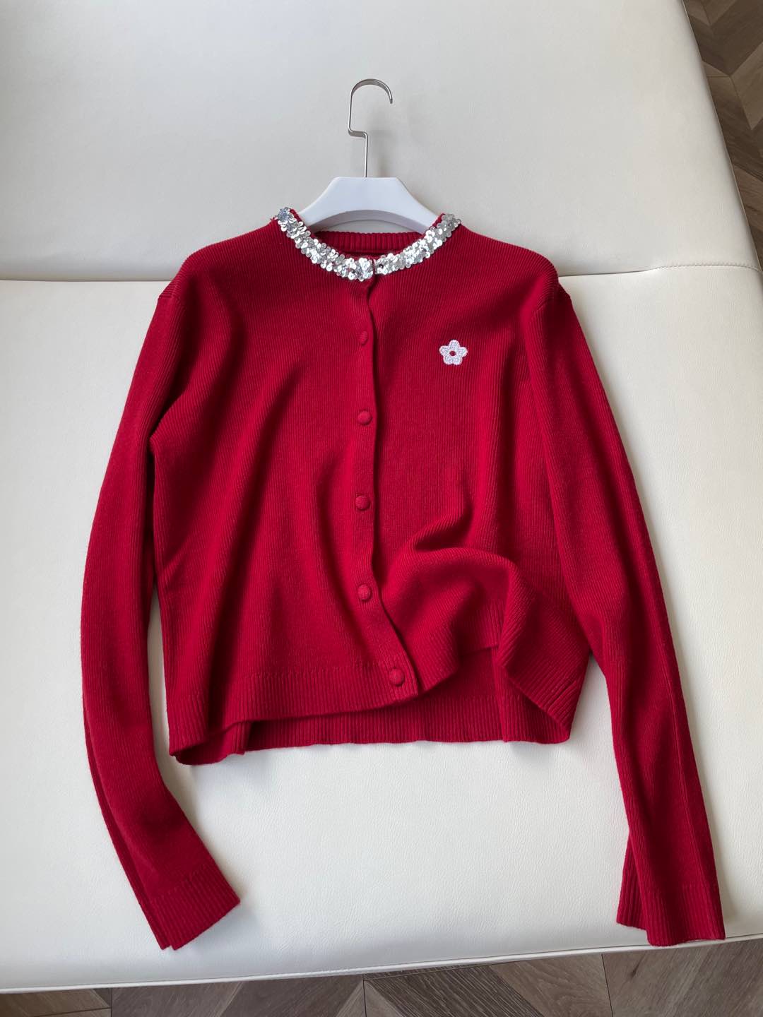 Kenzo’s Low Saturation Woman’s Suit: Classic, Embroidered Collar, Perfect for Fall Fashion