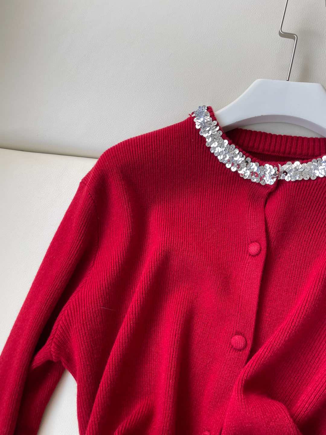 Kenzo’s Low Saturation Woman’s Suit: Classic, Embroidered Collar, Perfect for Fall Fashion - 图片 3