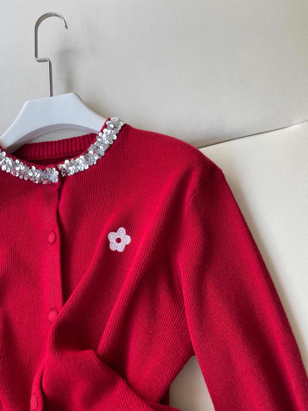 Kenzo’s Low Saturation Woman’s Suit: Classic, Embroidered Collar, Perfect for Fall Fashion - 图片 5