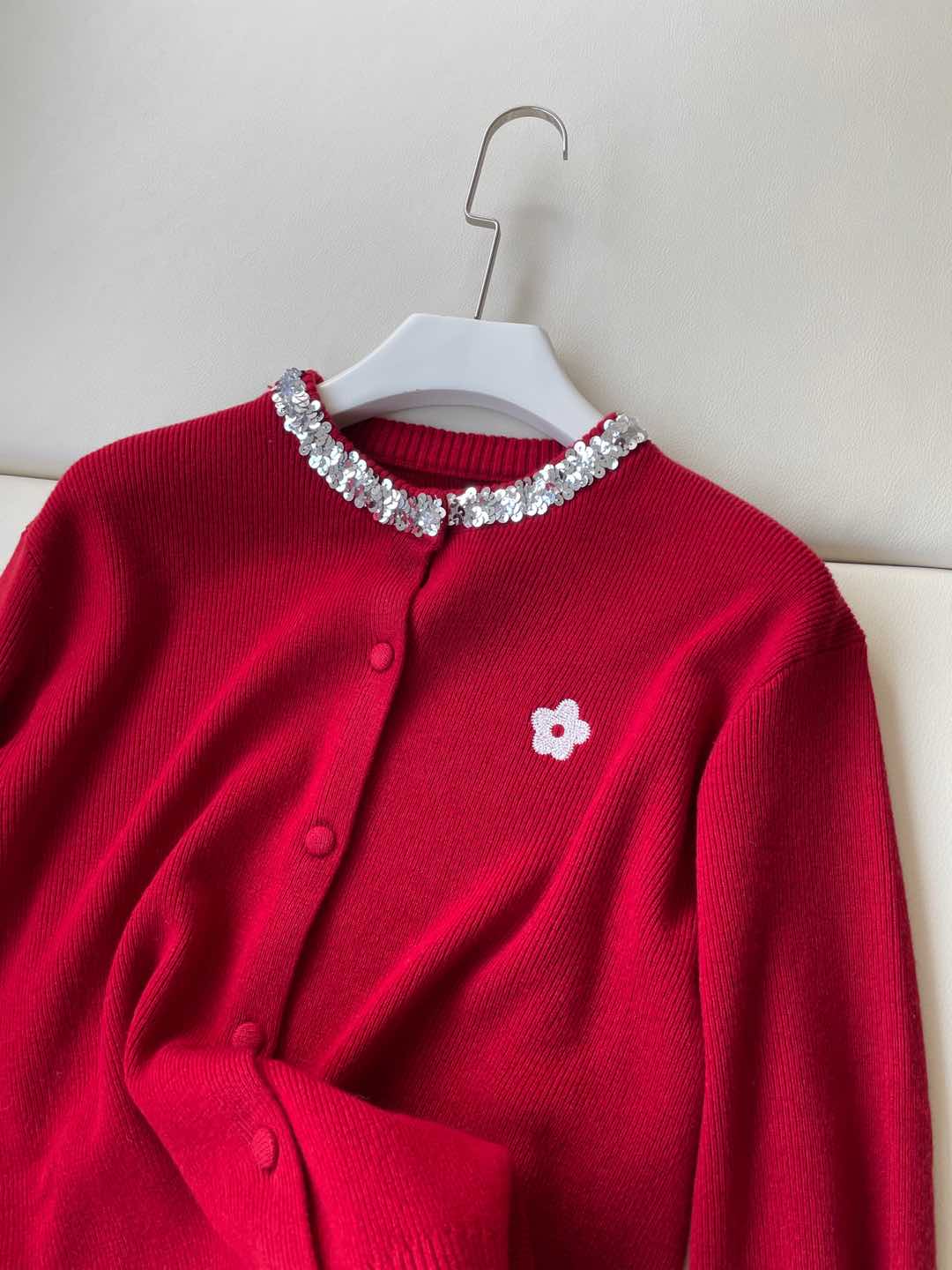 Kenzo’s Low Saturation Woman’s Suit: Classic, Embroidered Collar, Perfect for Fall Fashion - 图片 2