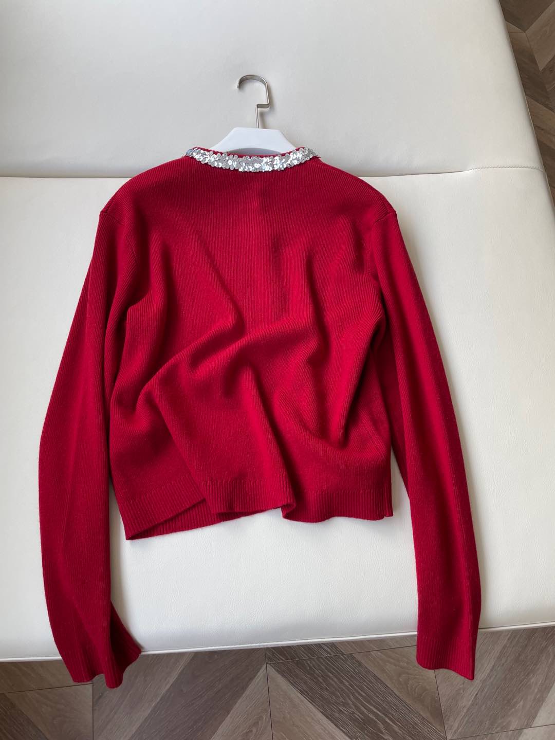 Kenzo’s Low Saturation Woman’s Suit: Classic, Embroidered Collar, Perfect for Fall Fashion - 图片 8