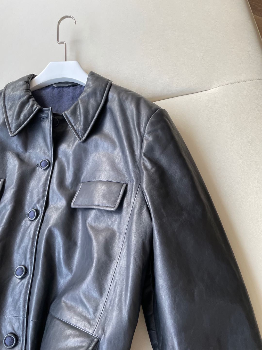 Italian and Turkish Influence: Stylish MM6 Ferret Coat Review - 图片 5