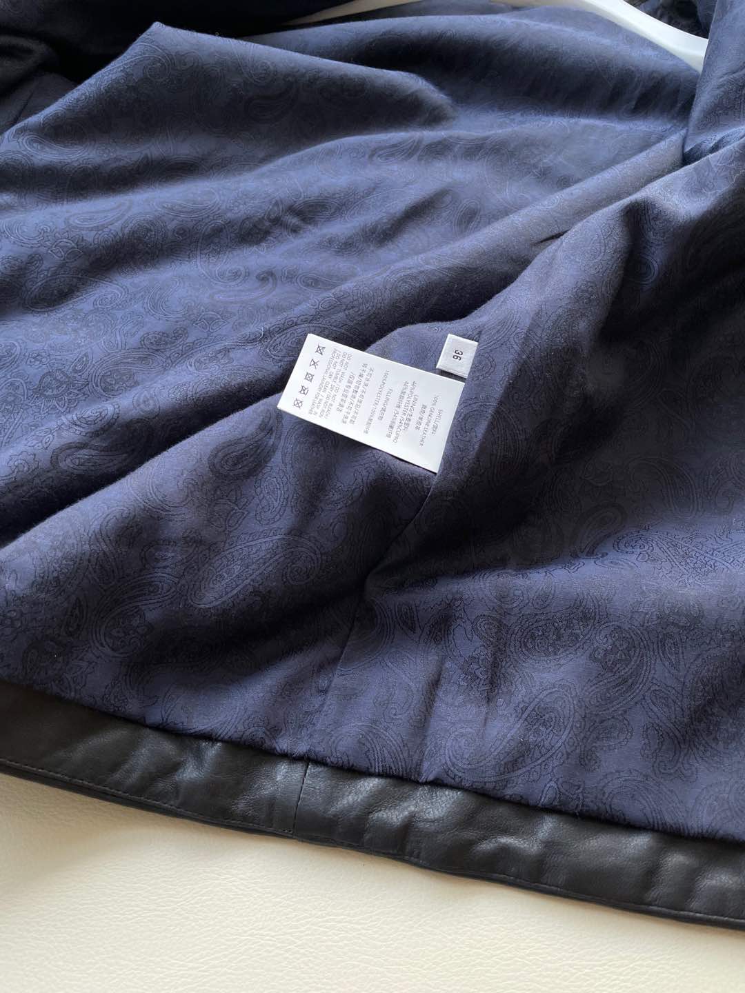Italian and Turkish Influence: Stylish MM6 Ferret Coat Review - 图片 6