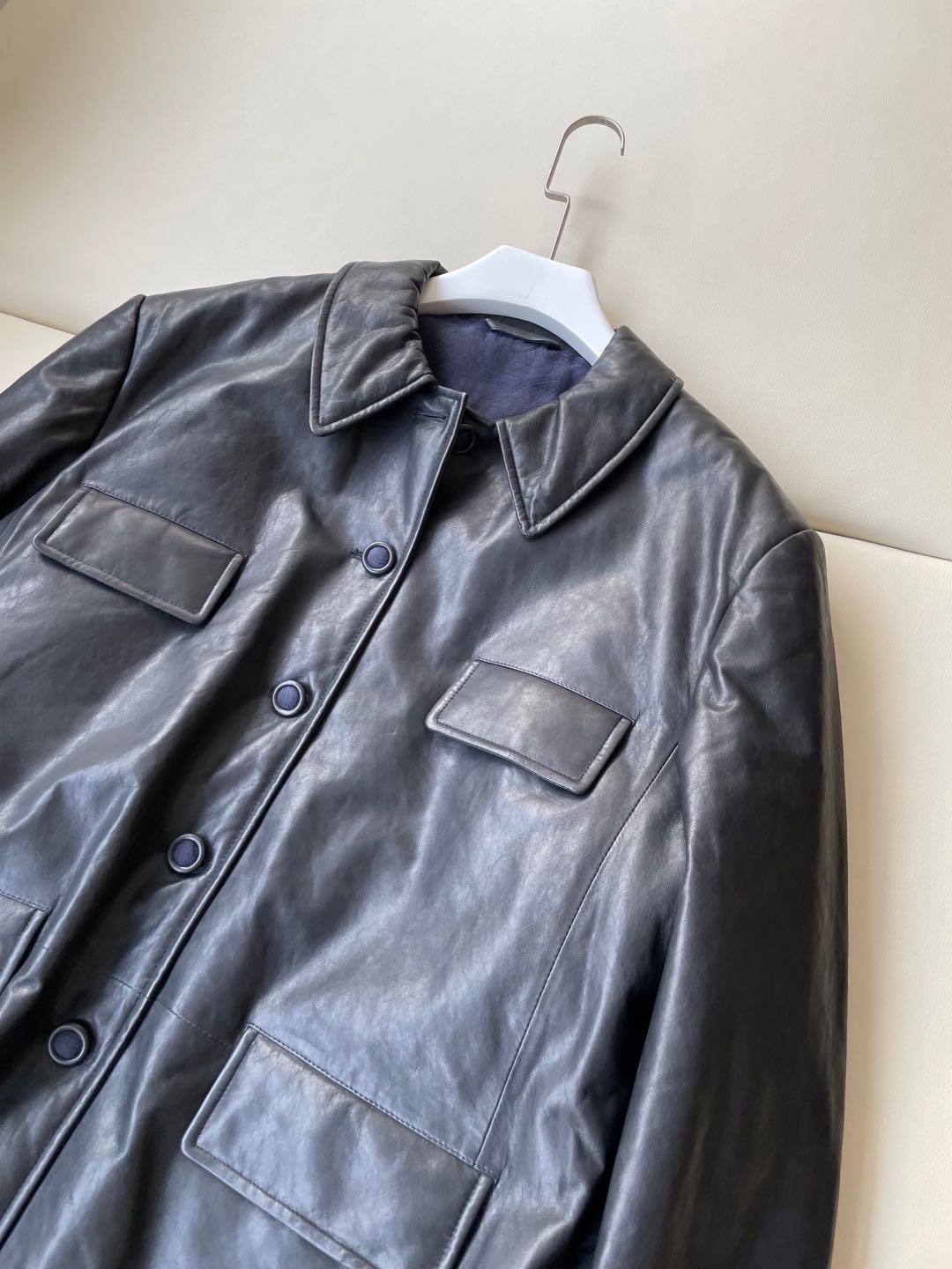 Italian and Turkish Influence: Stylish MM6 Ferret Coat Review - 图片 2