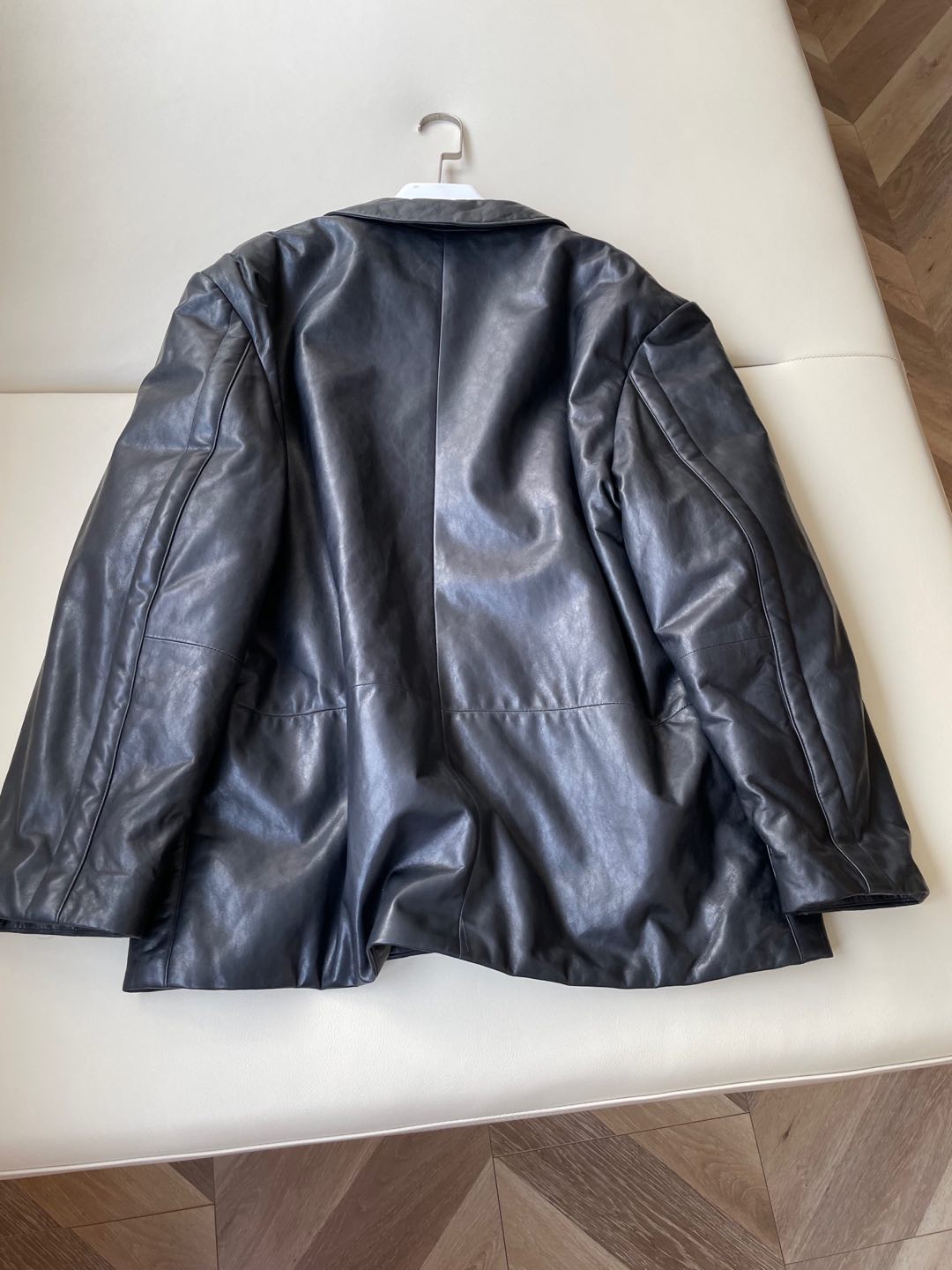 Italian and Turkish Influence: Stylish MM6 Ferret Coat Review - 图片 8