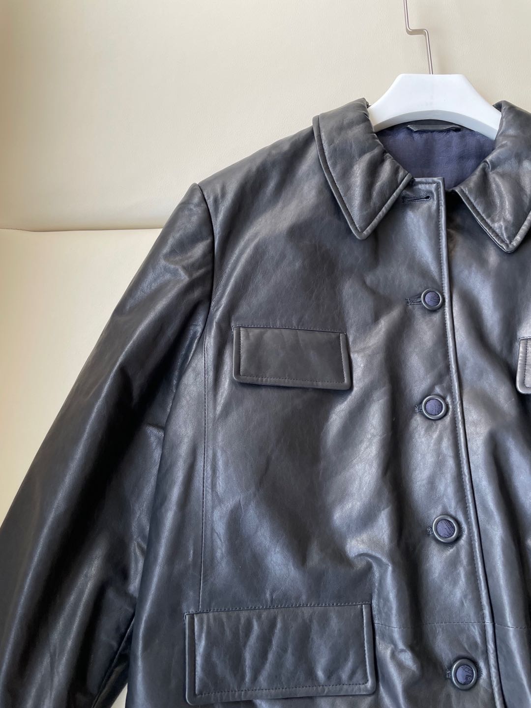 Italian and Turkish Influence: Stylish MM6 Ferret Coat Review - 图片 3