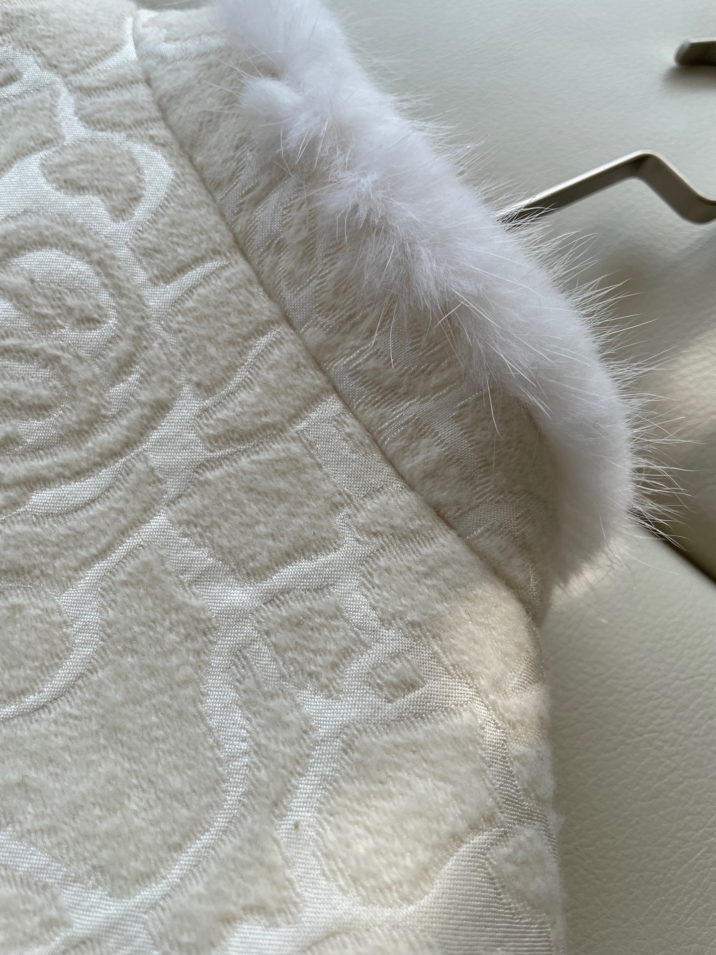 Versatile Female Suit with Chinese Plate, Dust Bag, and Mink Coat: Comfortable and Stylish. - 图片 8