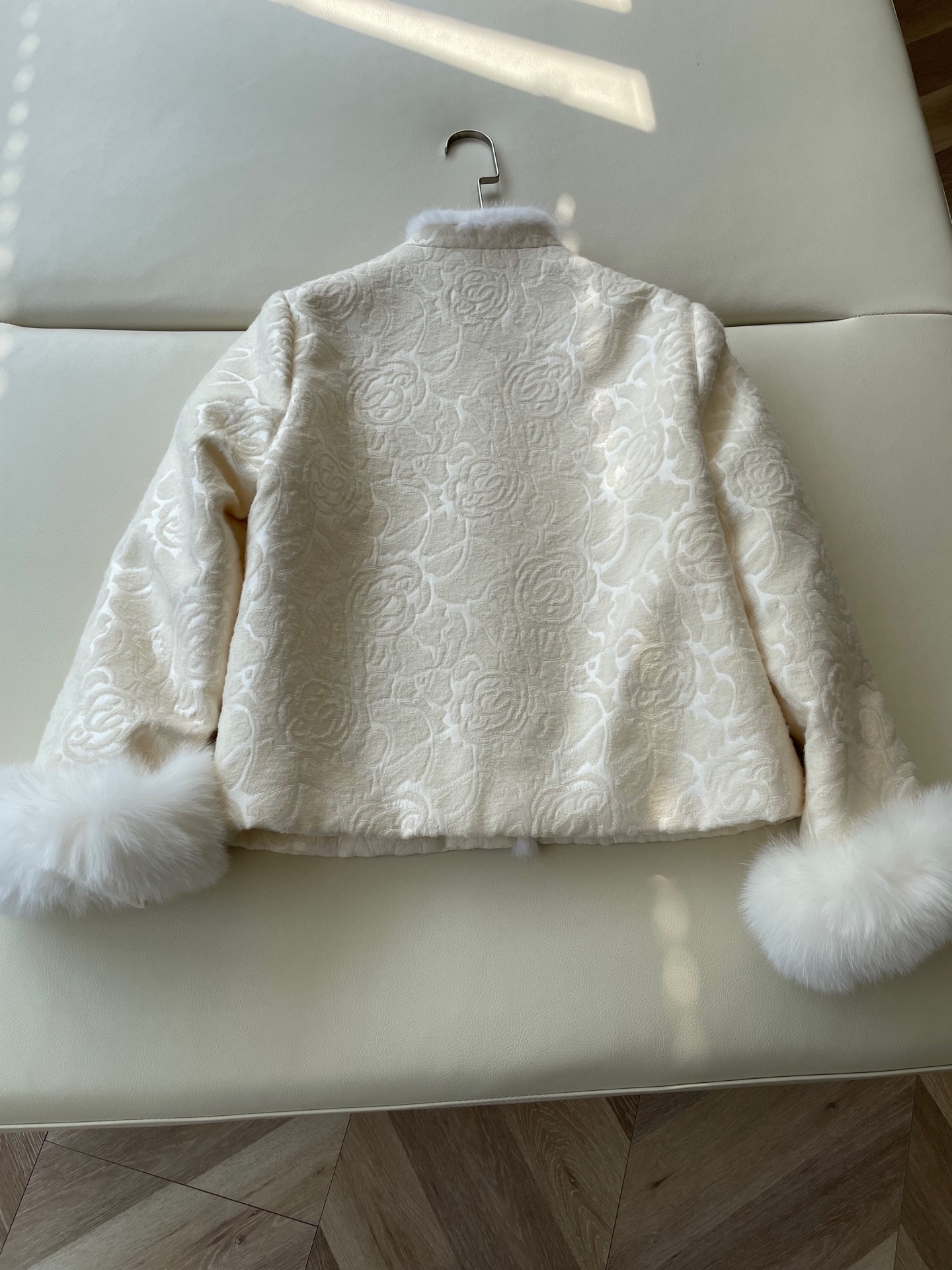 Versatile Female Suit with Chinese Plate, Dust Bag, and Mink Coat: Comfortable and Stylish. - 图片 7