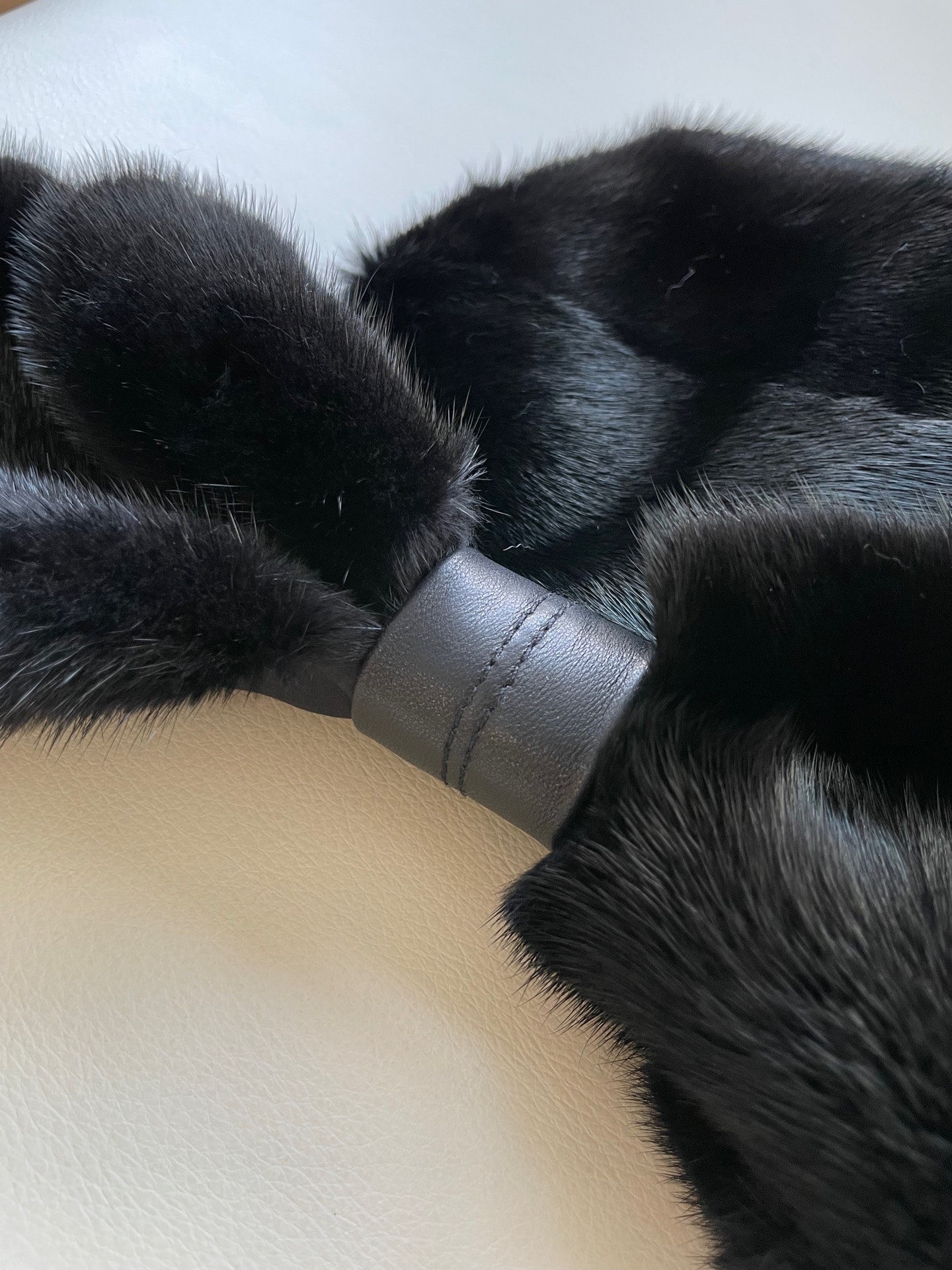 Luxurious Copenhagen Purple Mink Suit at Denmark Auction: High-Quality Craftsmanship and Elegance - 图片 5