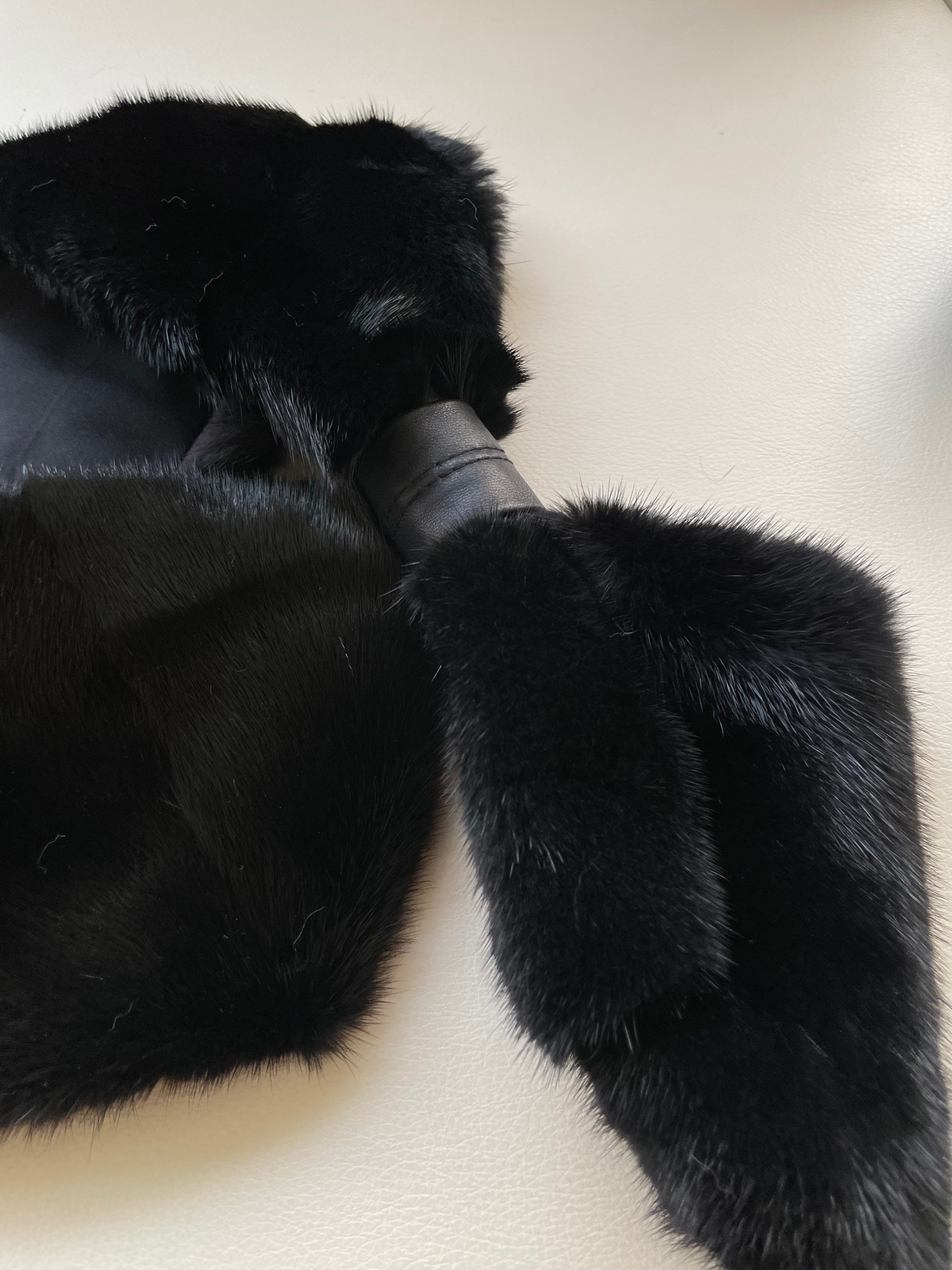 Luxurious Copenhagen Purple Mink Suit at Denmark Auction: High-Quality Craftsmanship and Elegance - 图片 4