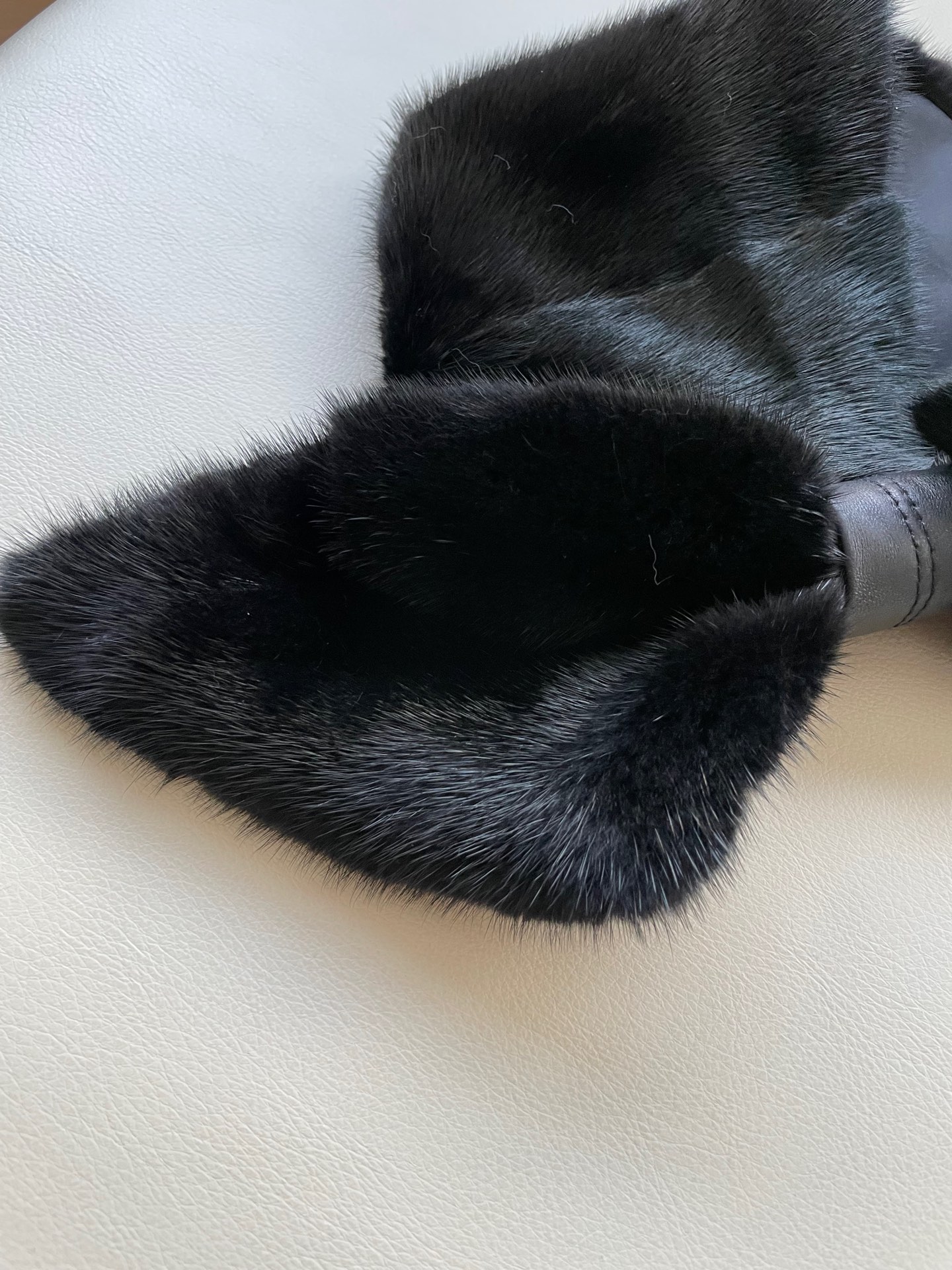 Luxurious Copenhagen Purple Mink Suit at Denmark Auction: High-Quality Craftsmanship and Elegance - 图片 3