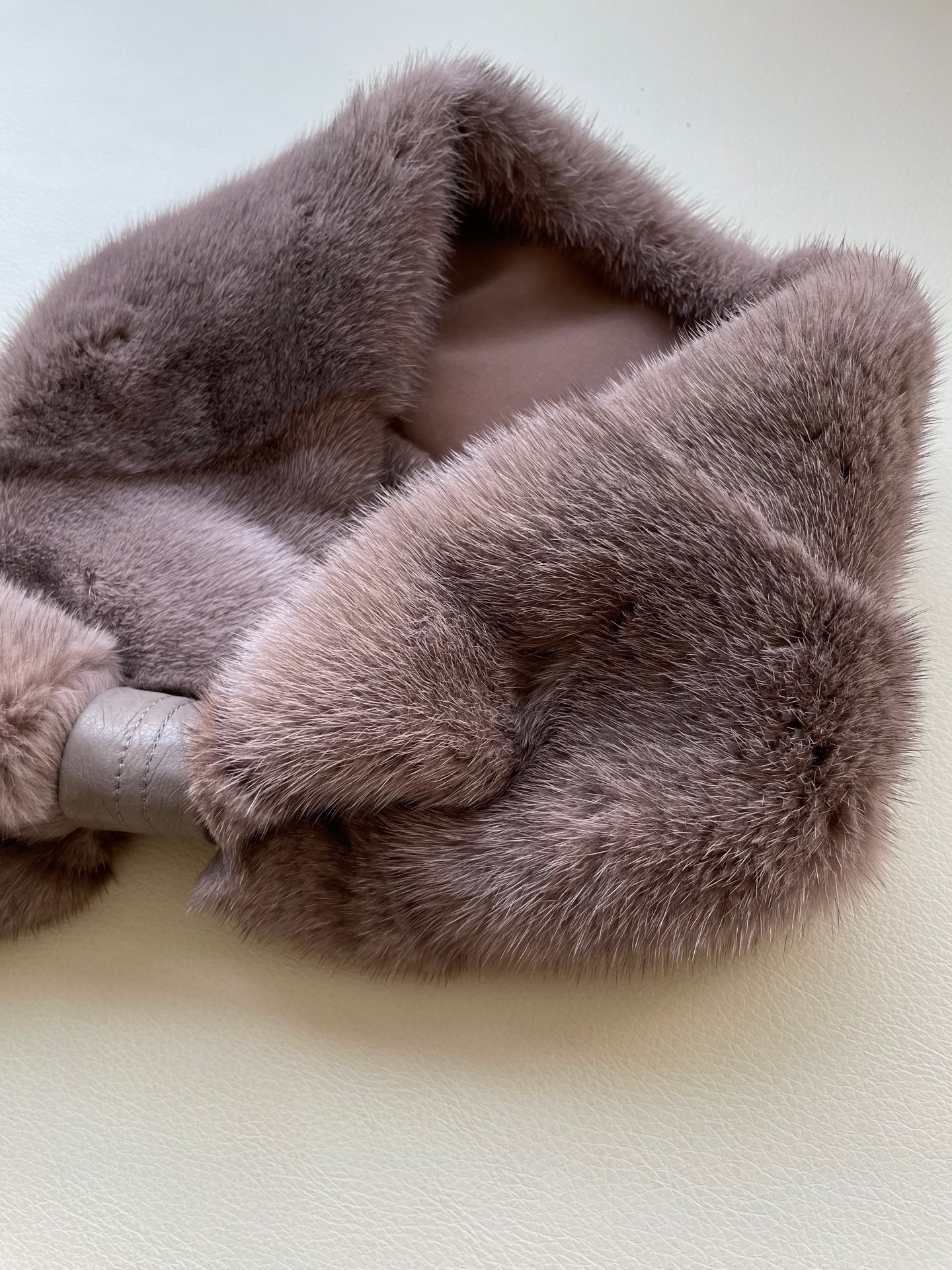 Luxurious Copenhagen Mink Suit at Denmark Auction: High-Quality Design and Craftsmanship - 图片 2