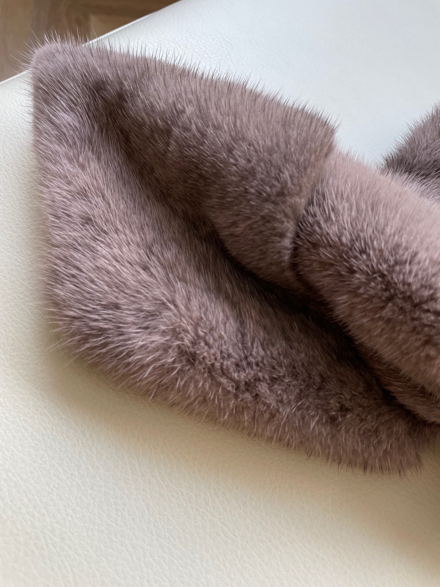 Luxurious Copenhagen Mink Suit at Denmark Auction: High-Quality Design and Craftsmanship - 图片 4