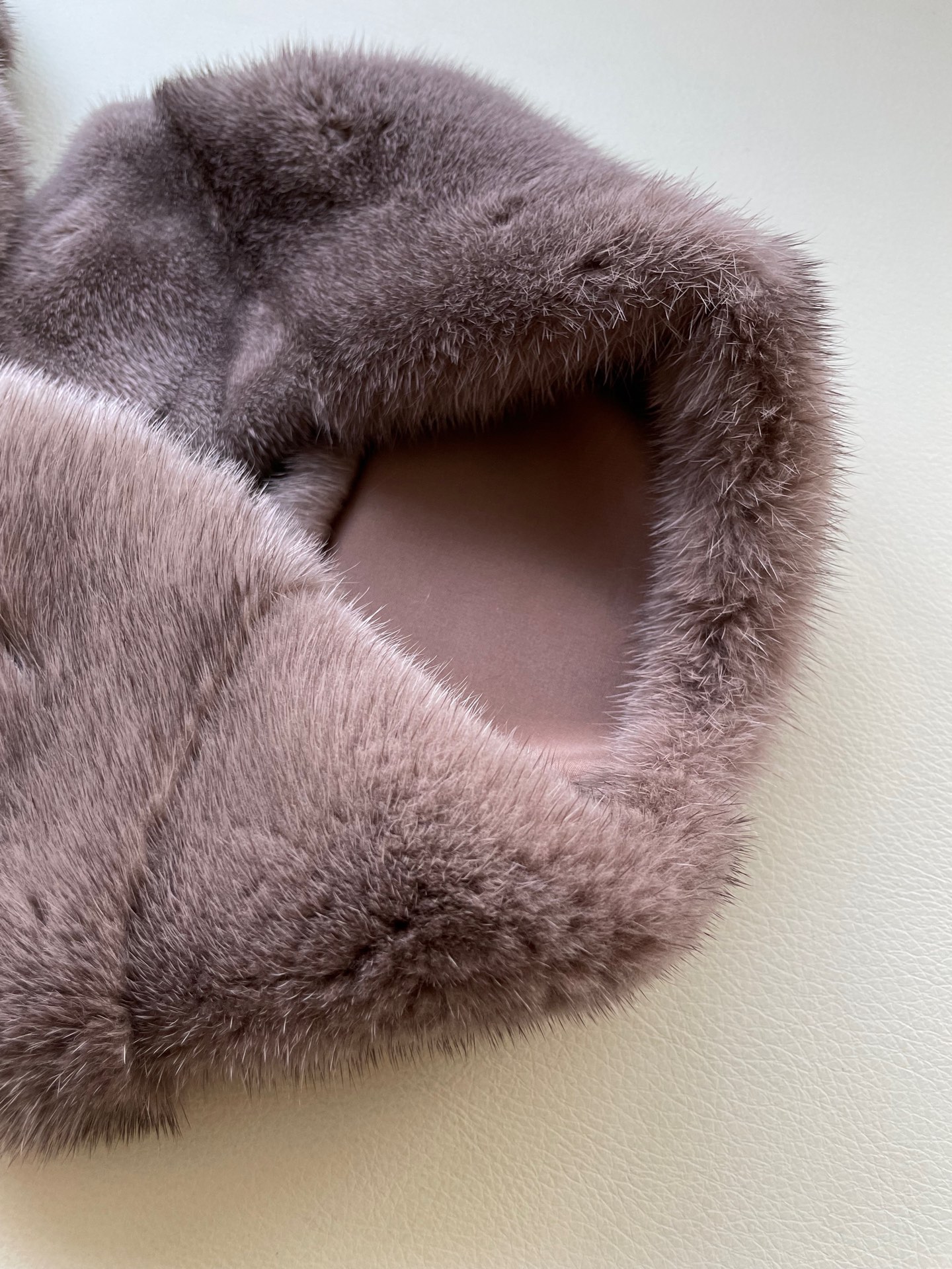 Luxurious Copenhagen Mink Suit at Denmark Auction: High-Quality Design and Craftsmanship - 图片 5