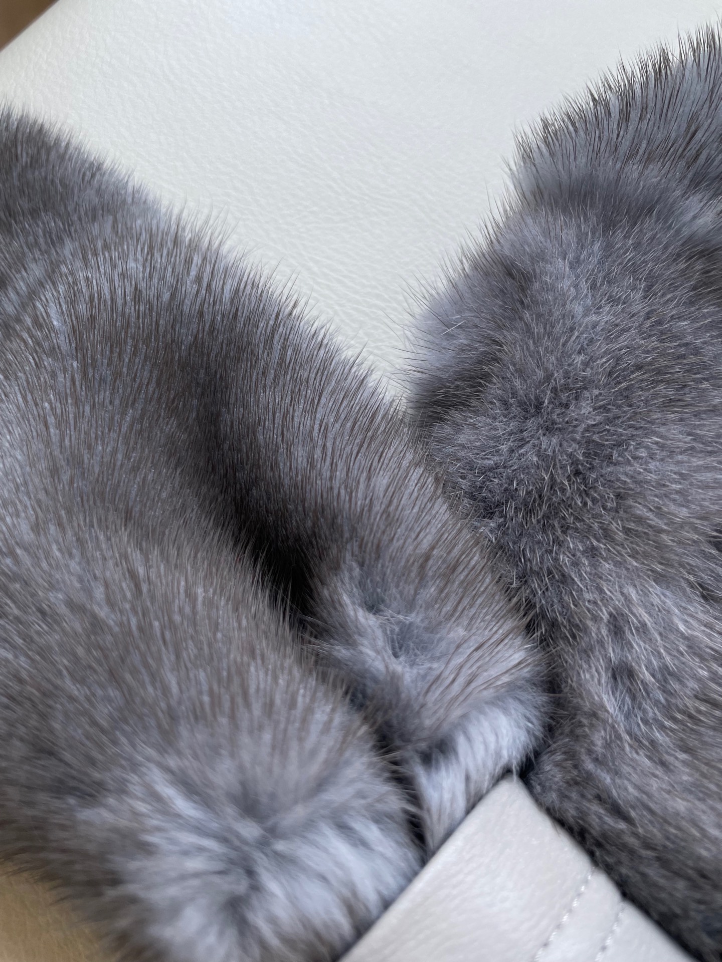 Luxury Copenhagen Mink Suit with Purple Scarf for Auction Highlighted by Sapphire Detail - 图片 5