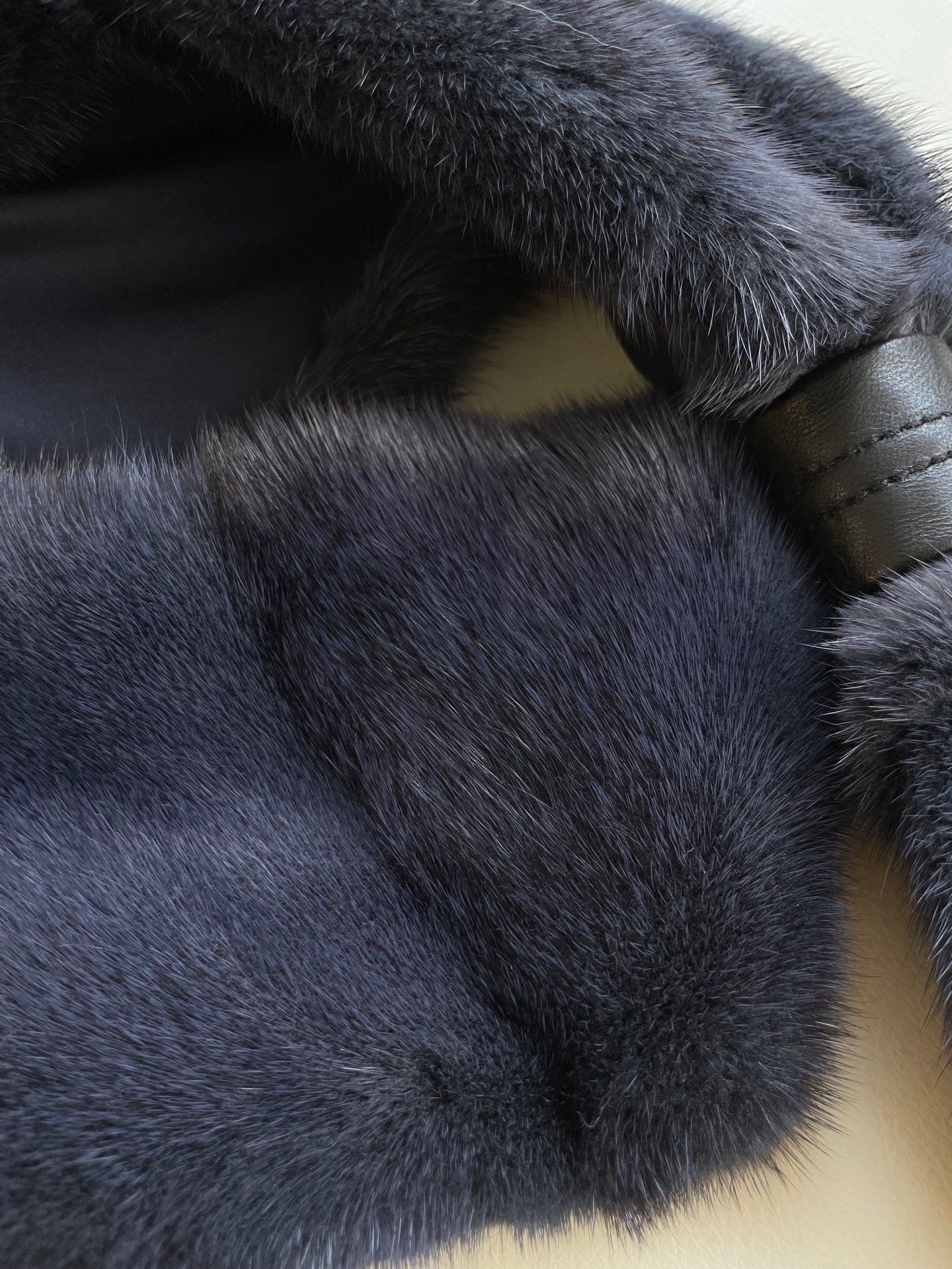 Luxurious Copenhagen Mink Suit at Auction with Crown Velvet Class Scarf - 图片 3