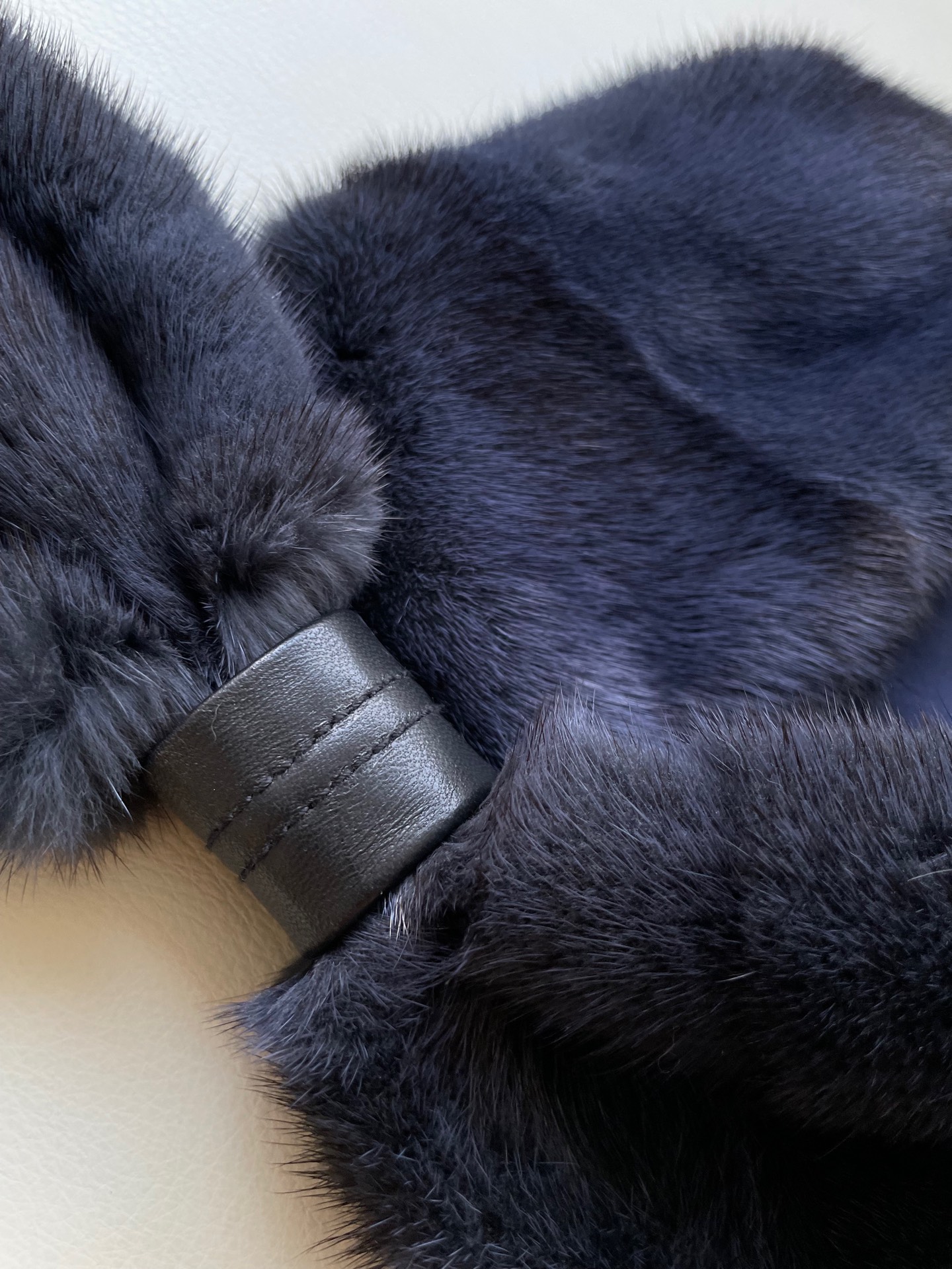 Luxurious Copenhagen Mink Suit at Auction with Crown Velvet Class Scarf - 图片 6