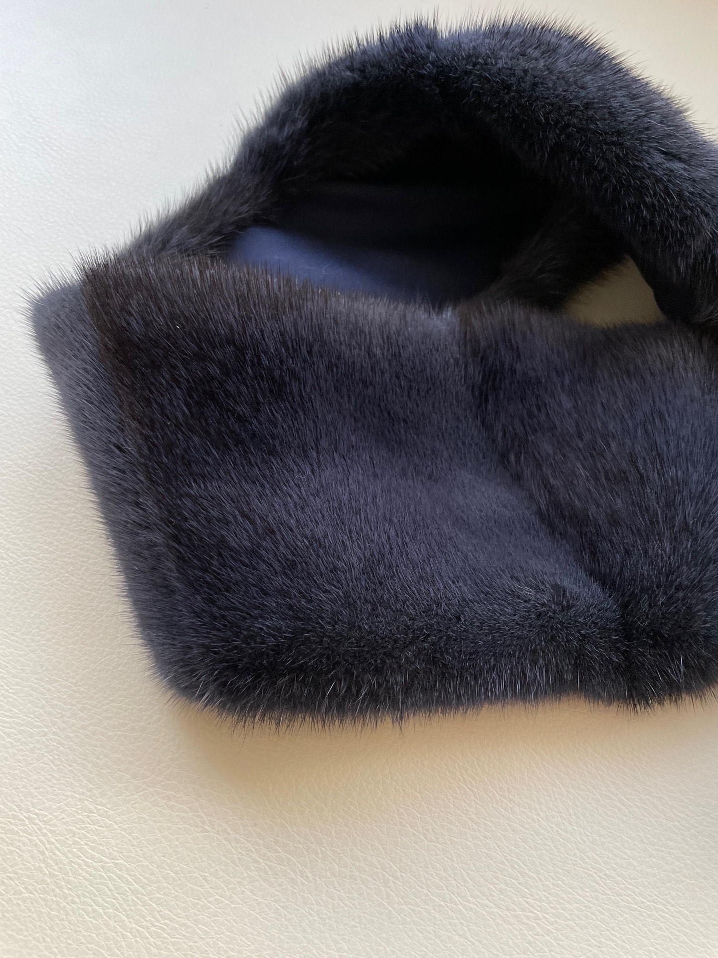 Luxurious Copenhagen Mink Suit at Auction with Crown Velvet Class Scarf - 图片 2