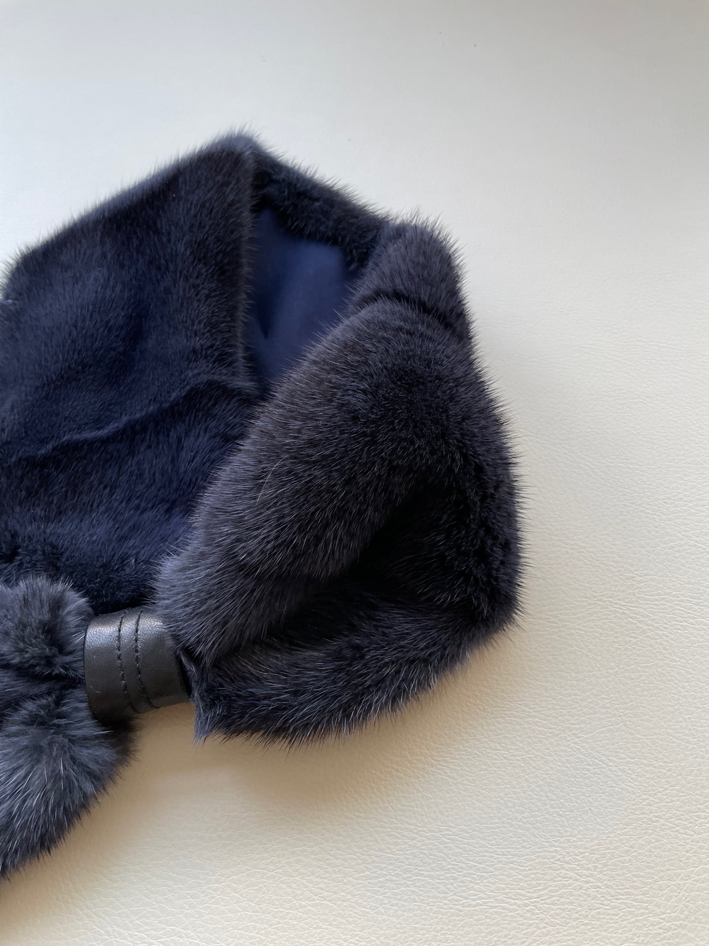 Luxurious Copenhagen Mink Suit at Auction with Crown Velvet Class Scarf - 图片 4