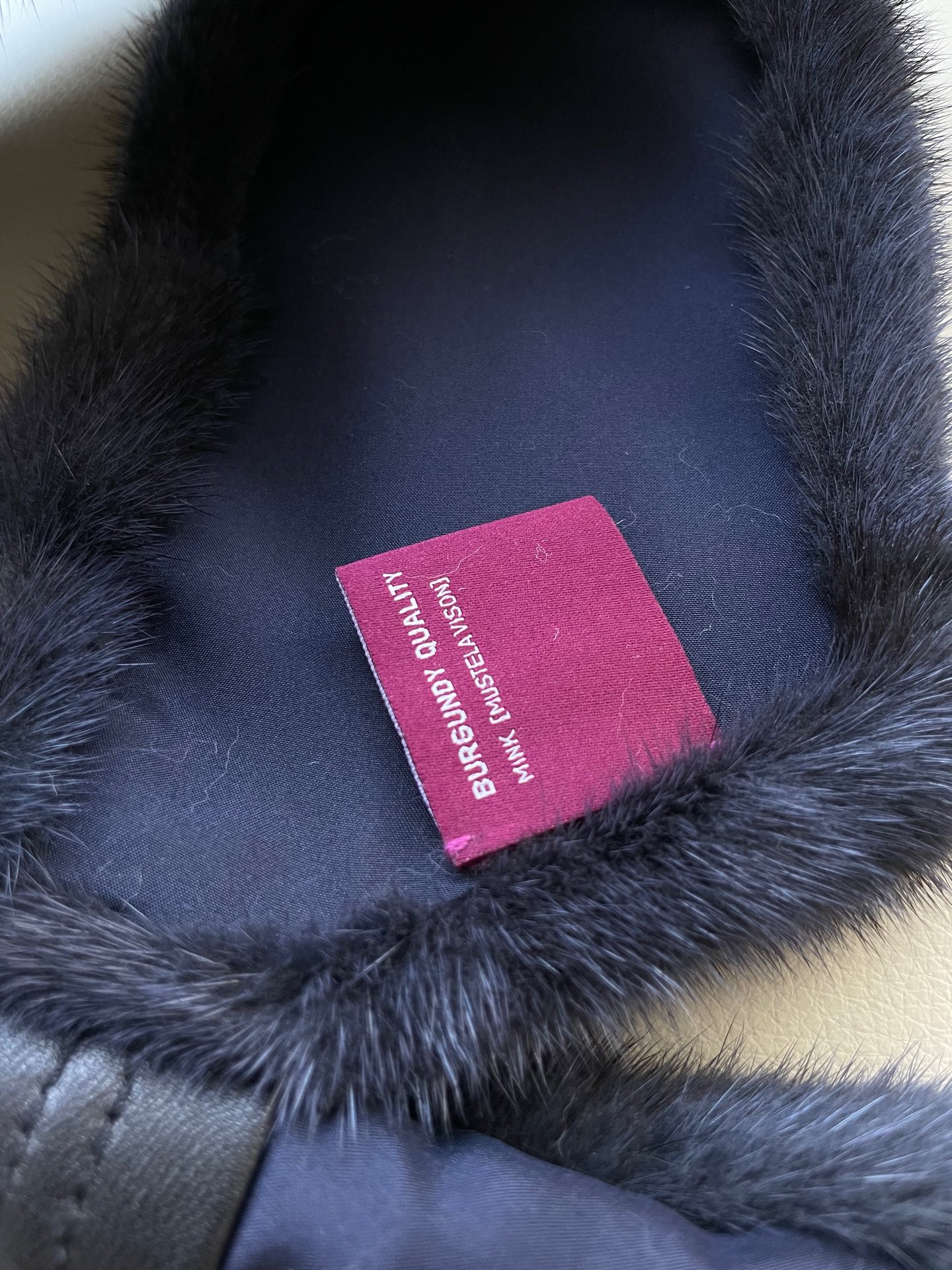 Luxurious Copenhagen Mink Suit at Auction with Crown Velvet Class Scarf - 图片 8