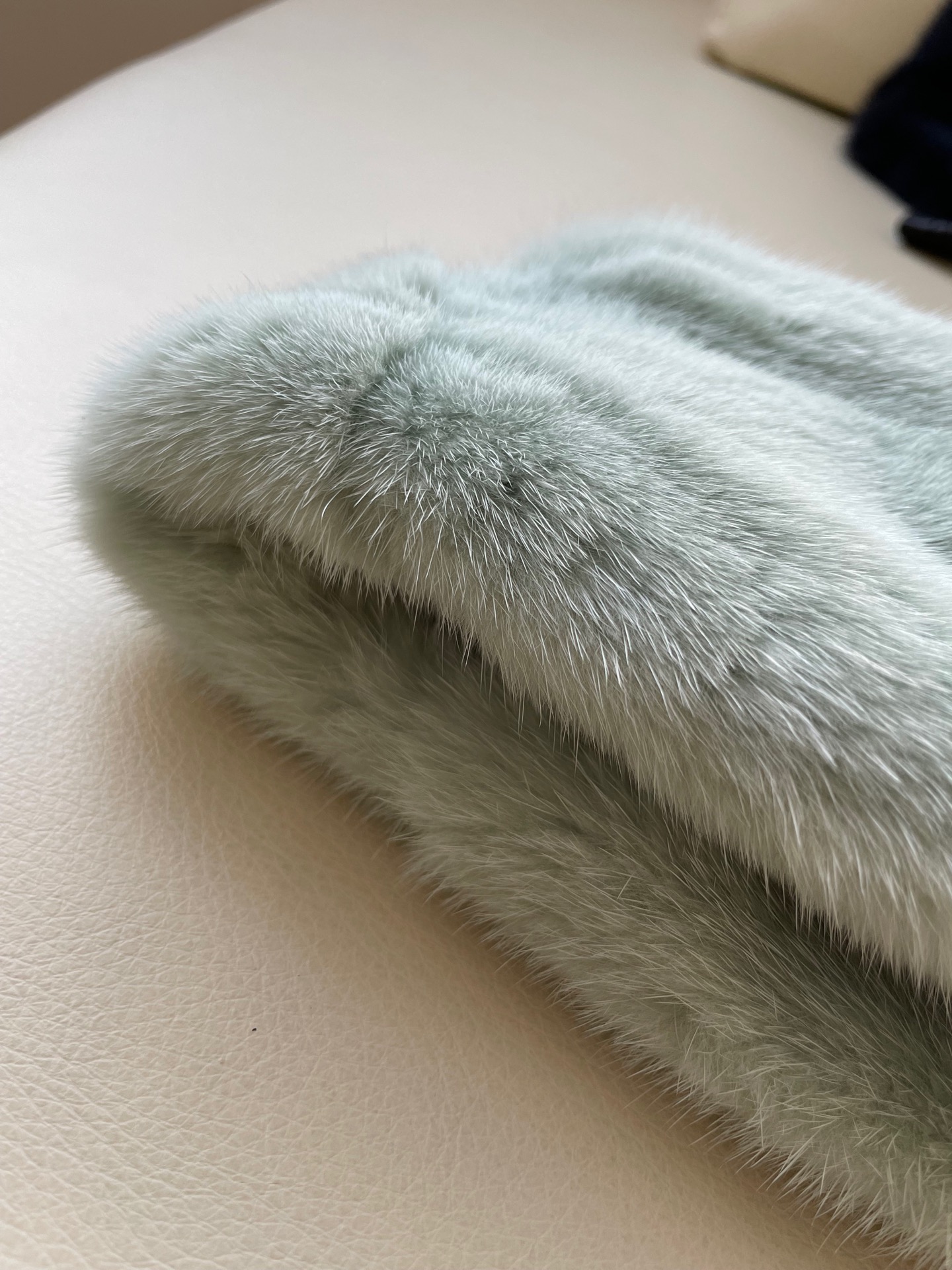 Luxurious Copenhagen Purple Mink Suit at Copenhagen Auction: High-Quality Design and Detail - 图片 8